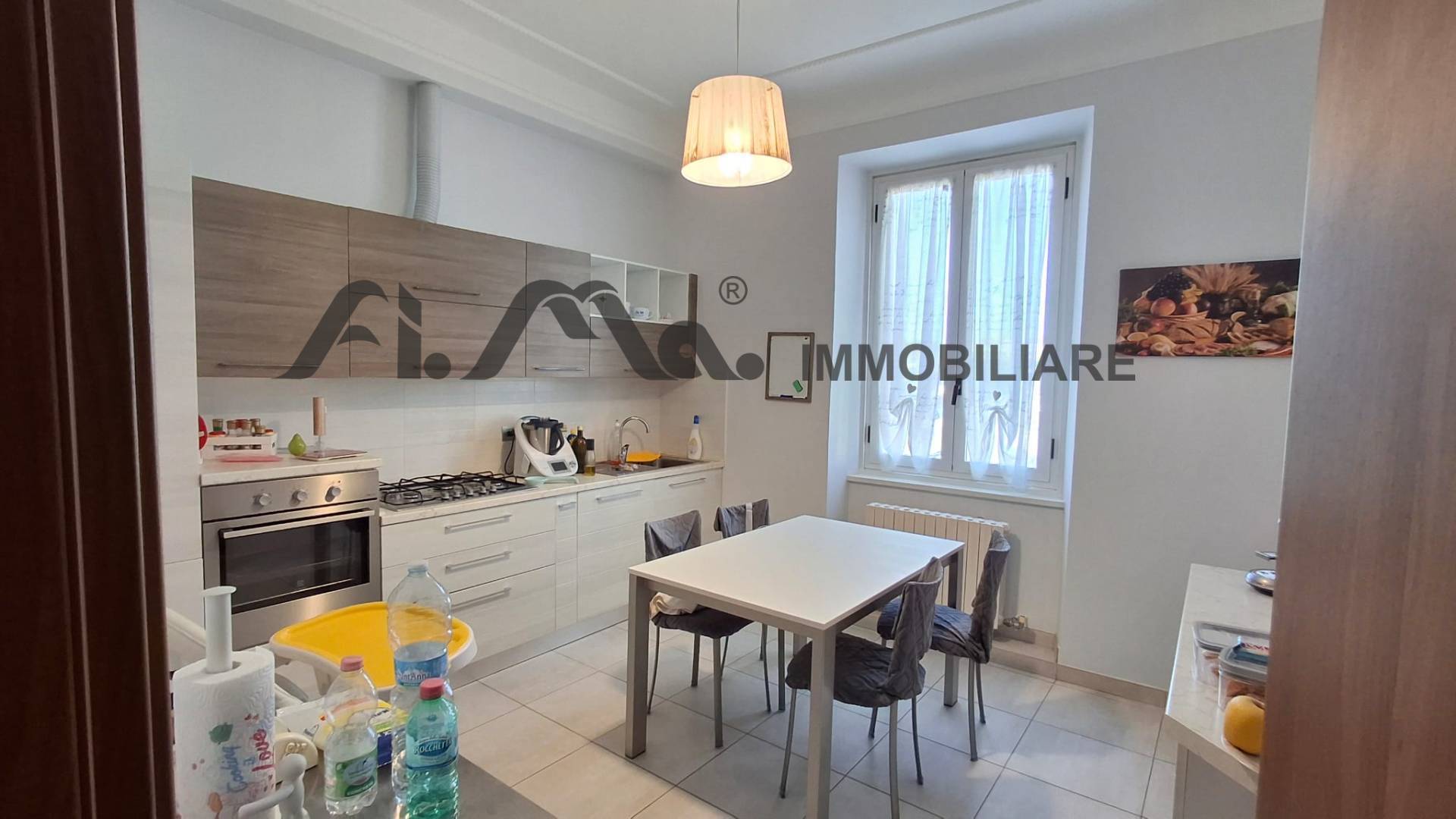 4 locali in vendita a Savona, Centro