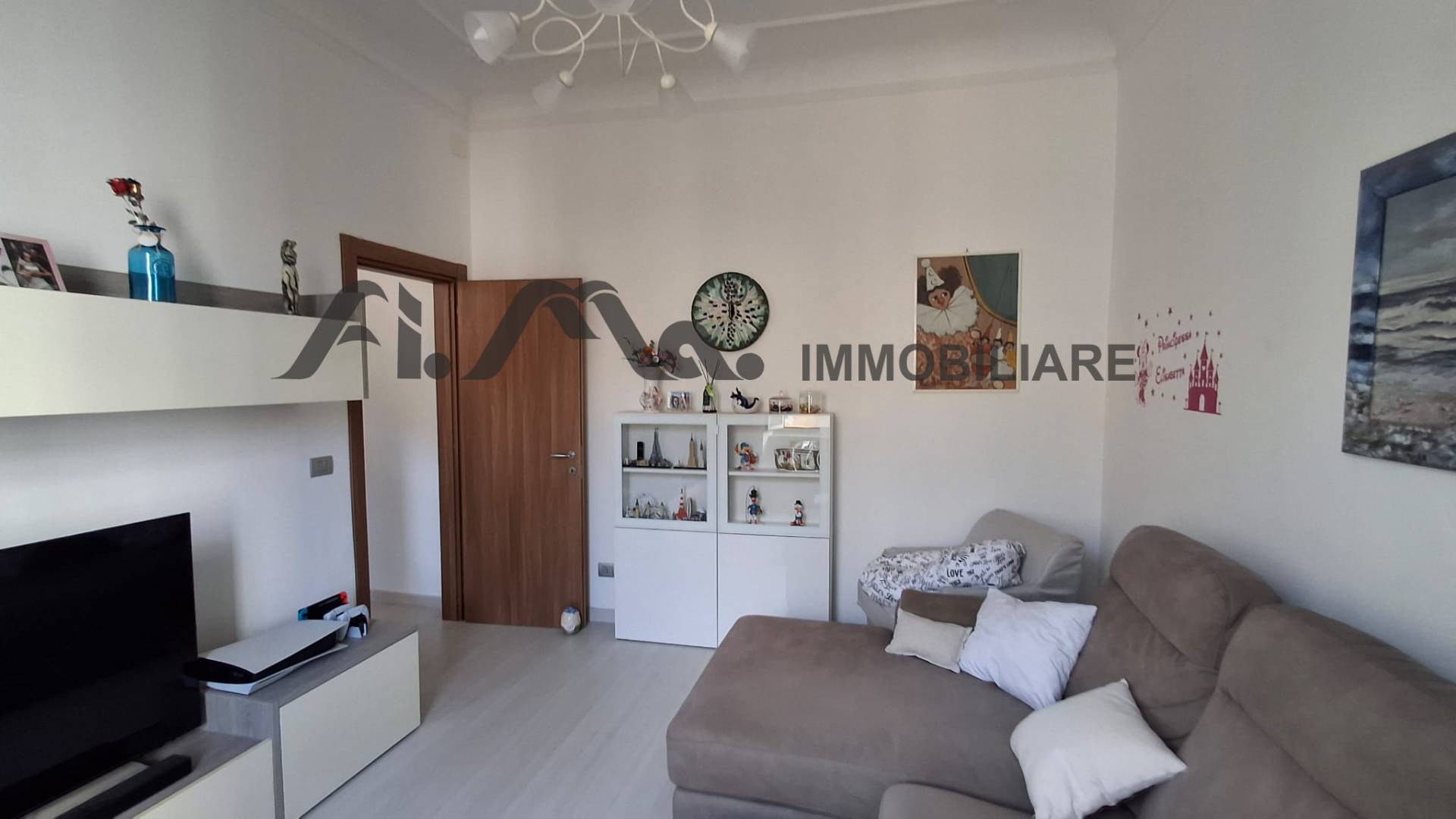 4 locali in vendita a Savona, Centro