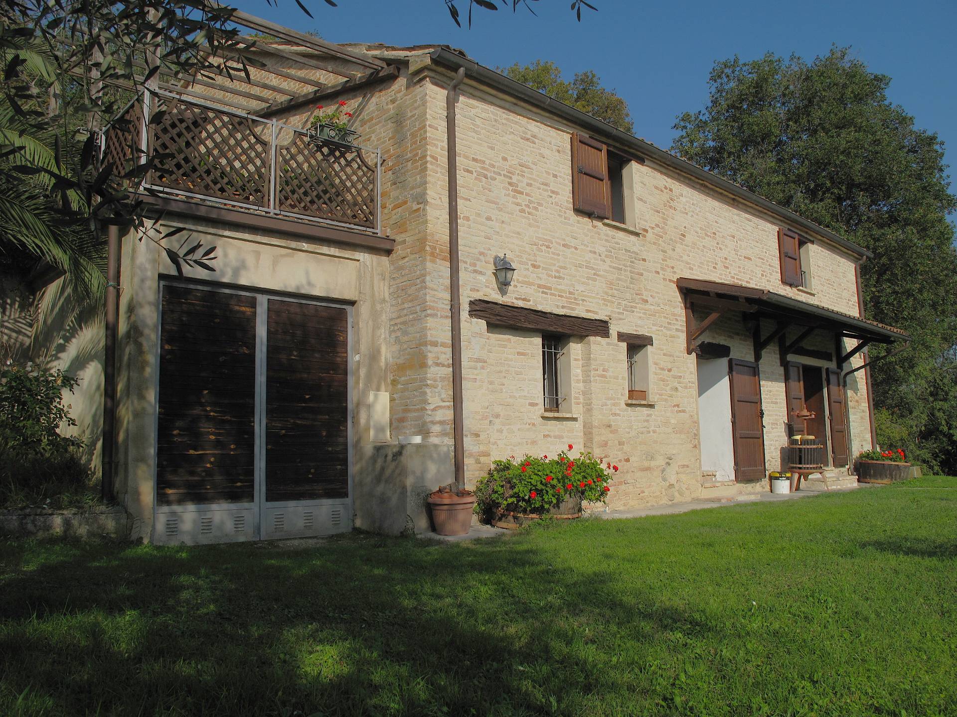 Casa colonica in vendita a Mombaroccio