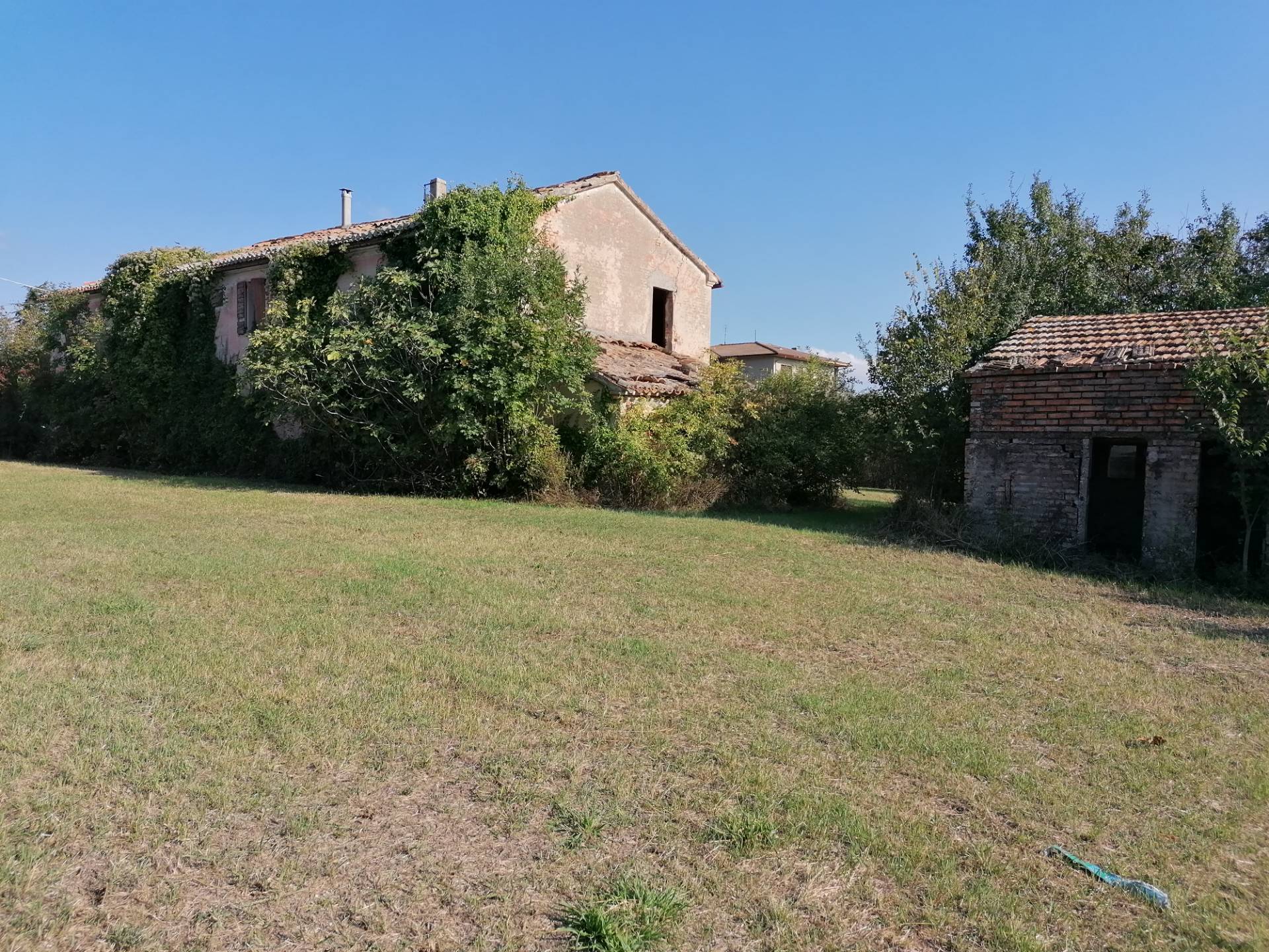 Casa colonica in vendita a Terre Roveresche