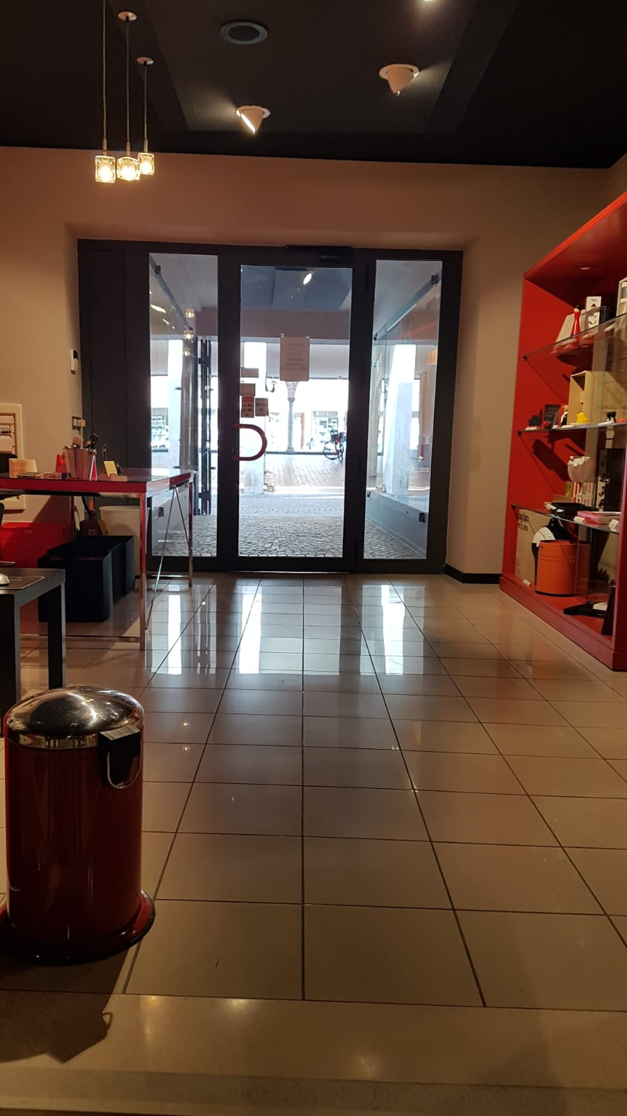 Locale commerciale in affitto a Fano, Centro storico