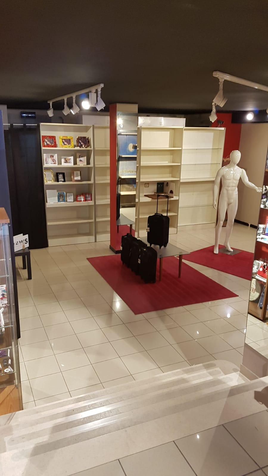 Locale commerciale in affitto a Fano, Centro storico