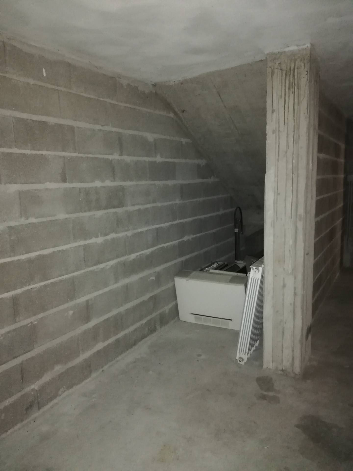 Locale commerciale in vendita a Cartoceto