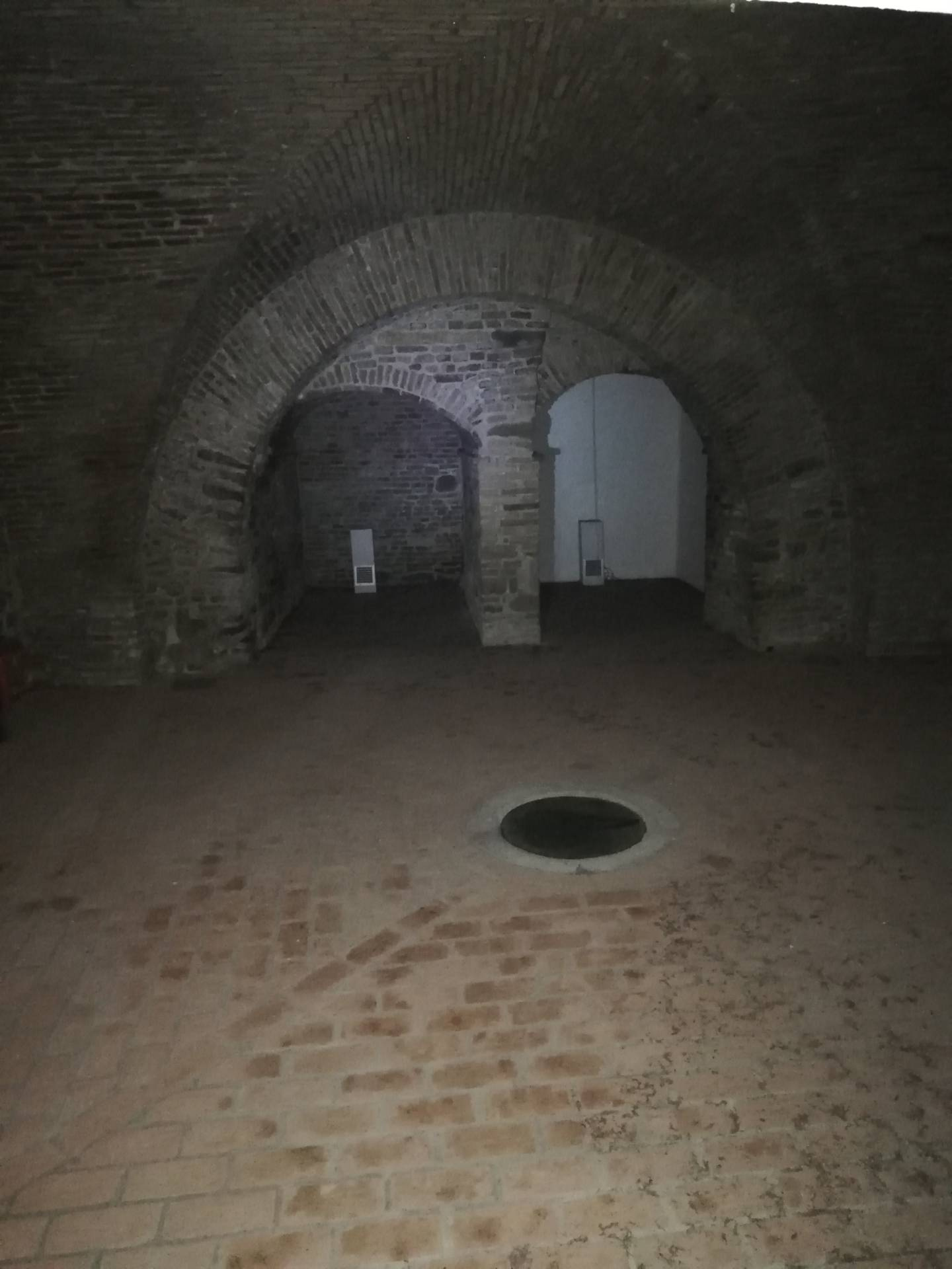 Locale commerciale in vendita a Fano