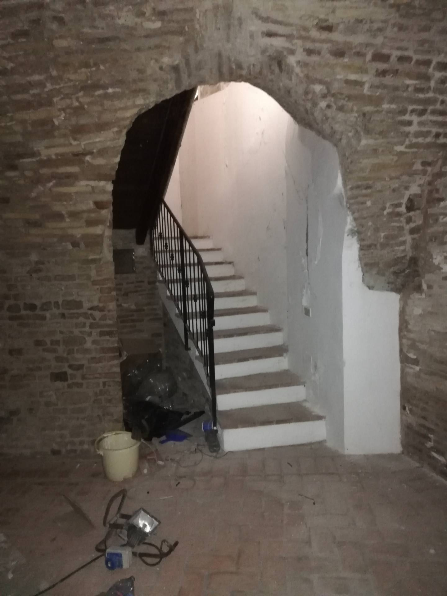 Locale commerciale in vendita a Fano