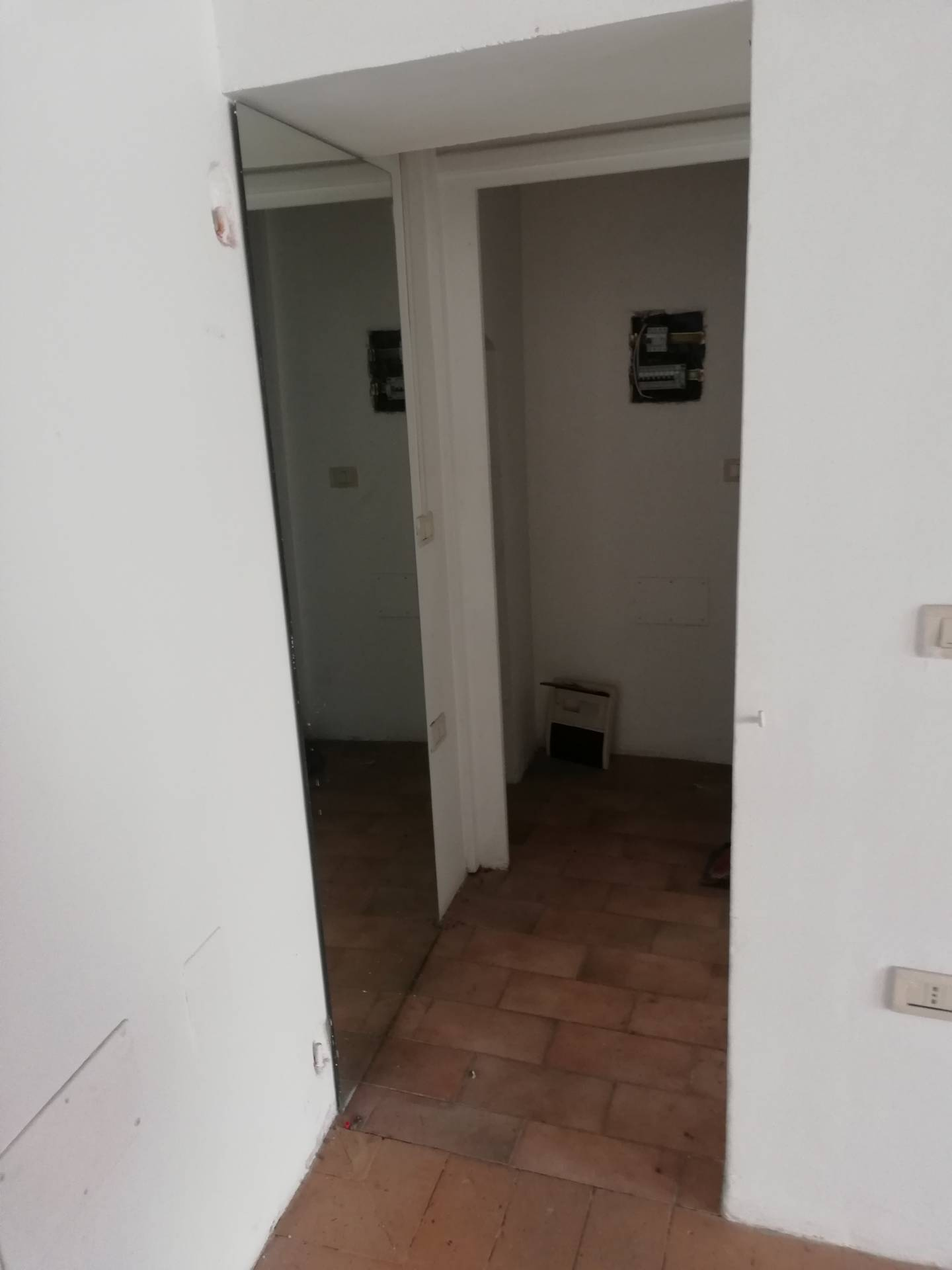 Locale commerciale in vendita a Fano