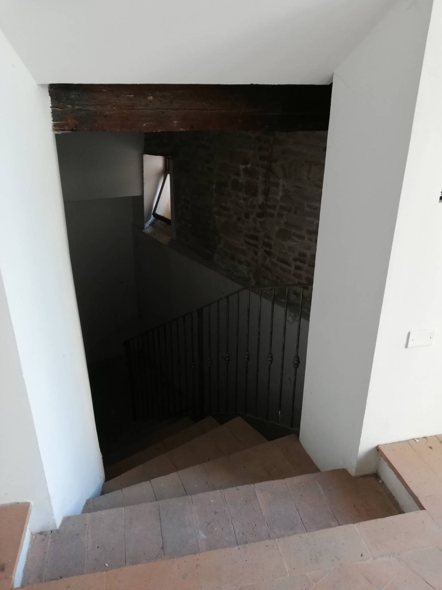 Locale commerciale in vendita a Fano