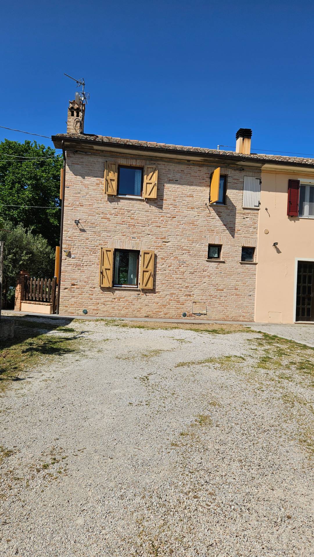 Casale abbinato in vendita a Colli al Metauro
