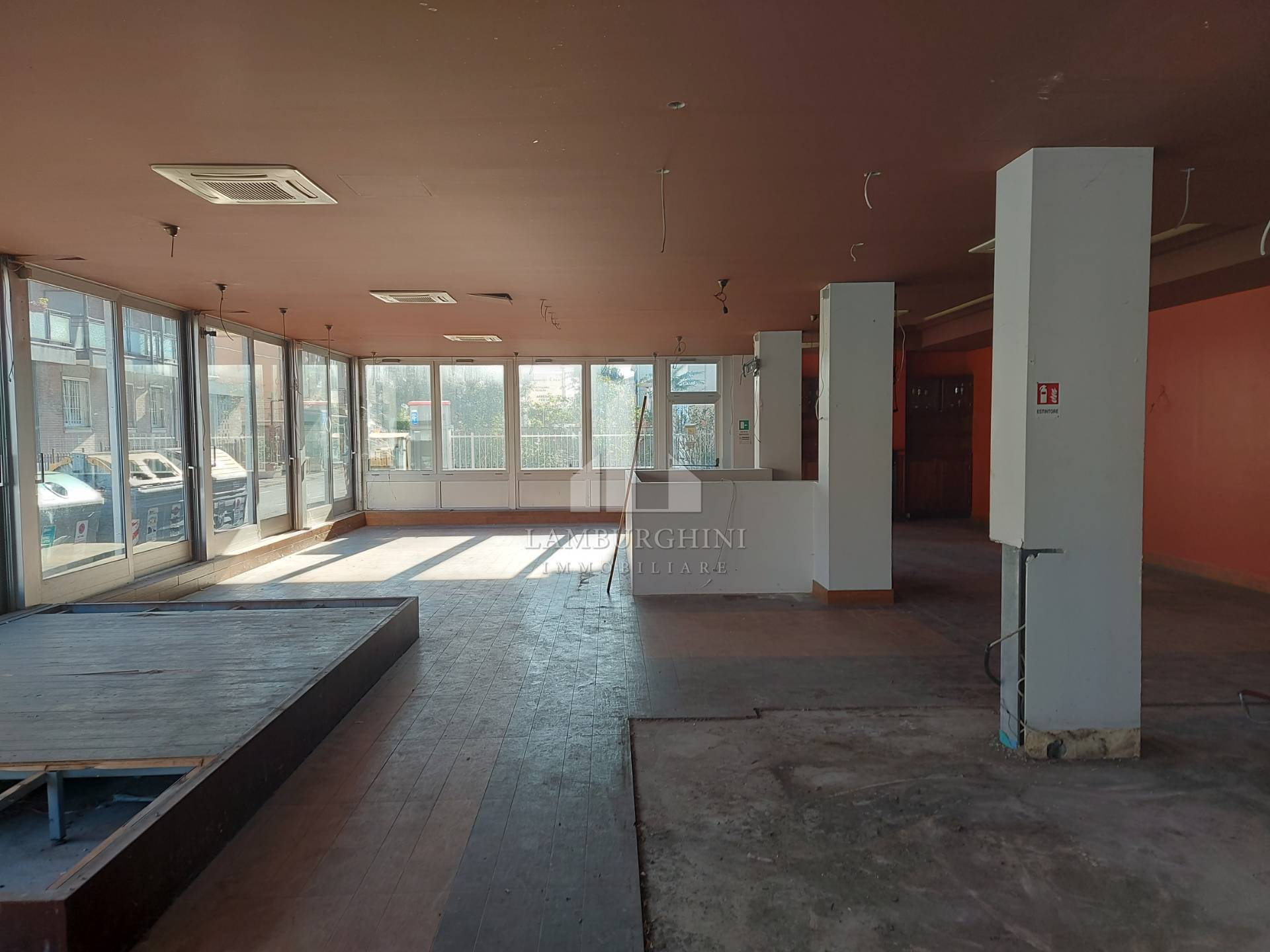 Negozio in affitto a Ferrara, Via Bologna