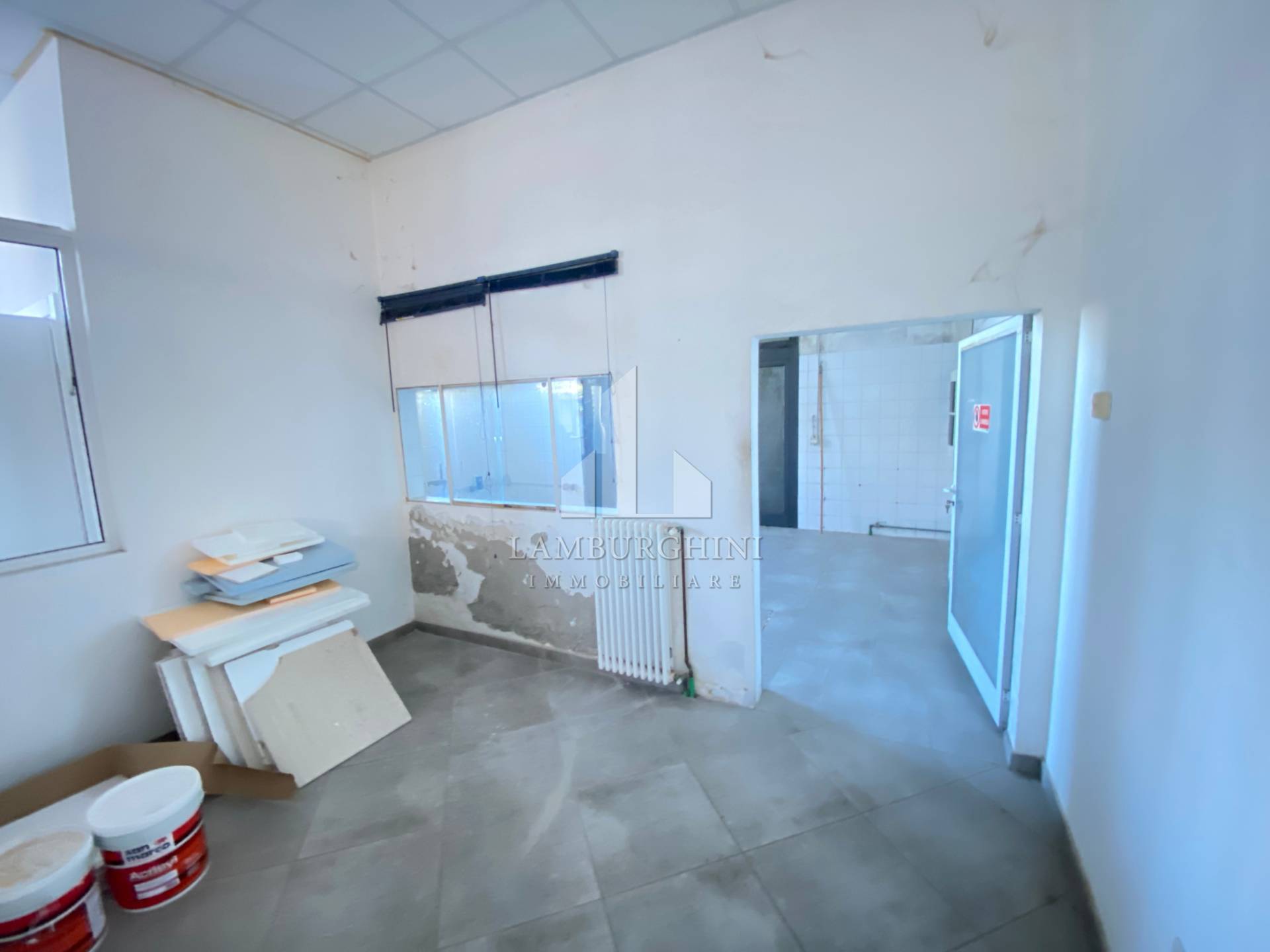 Negozio in affitto a Ferrara