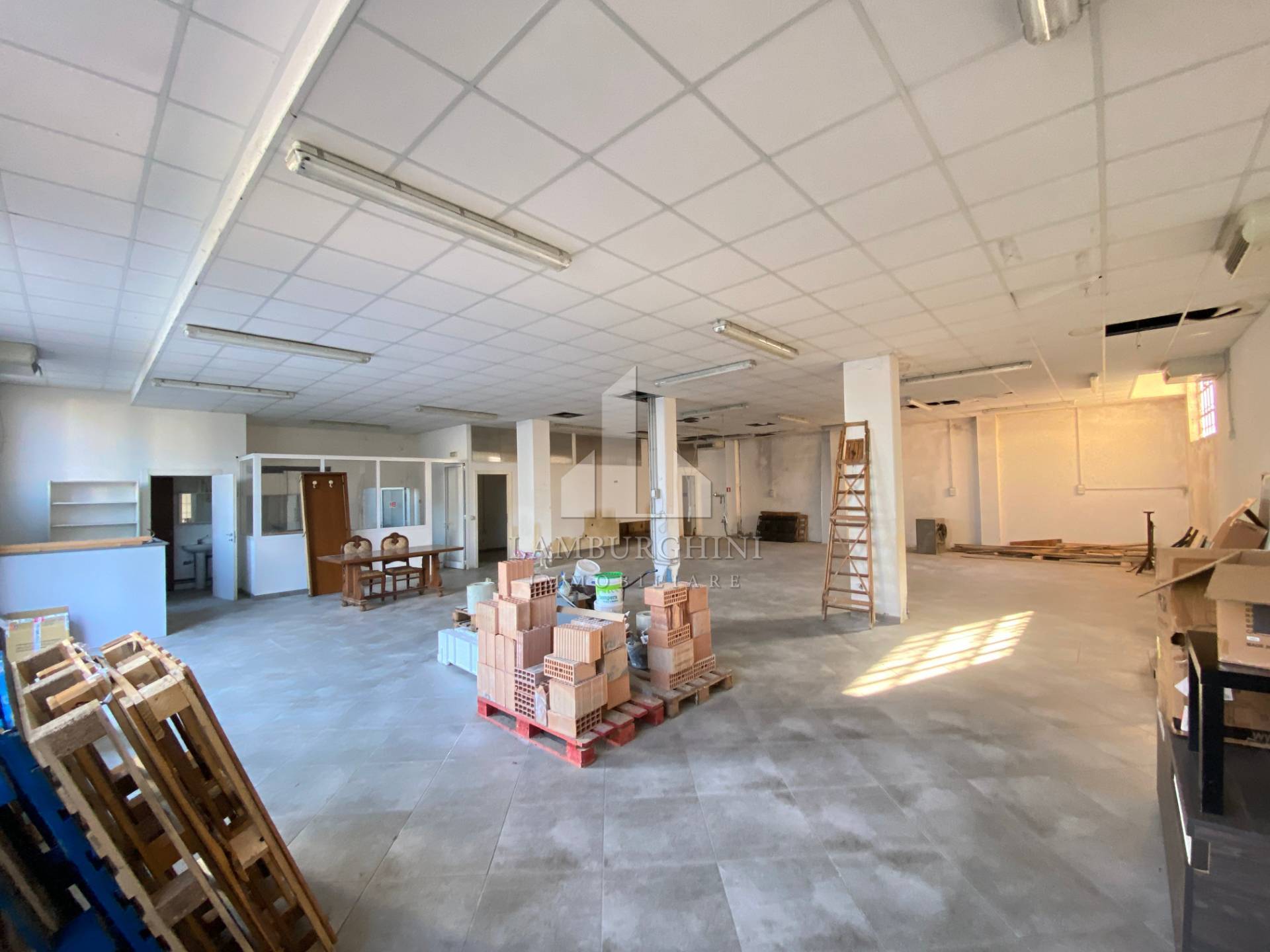 Negozio in affitto a Ferrara