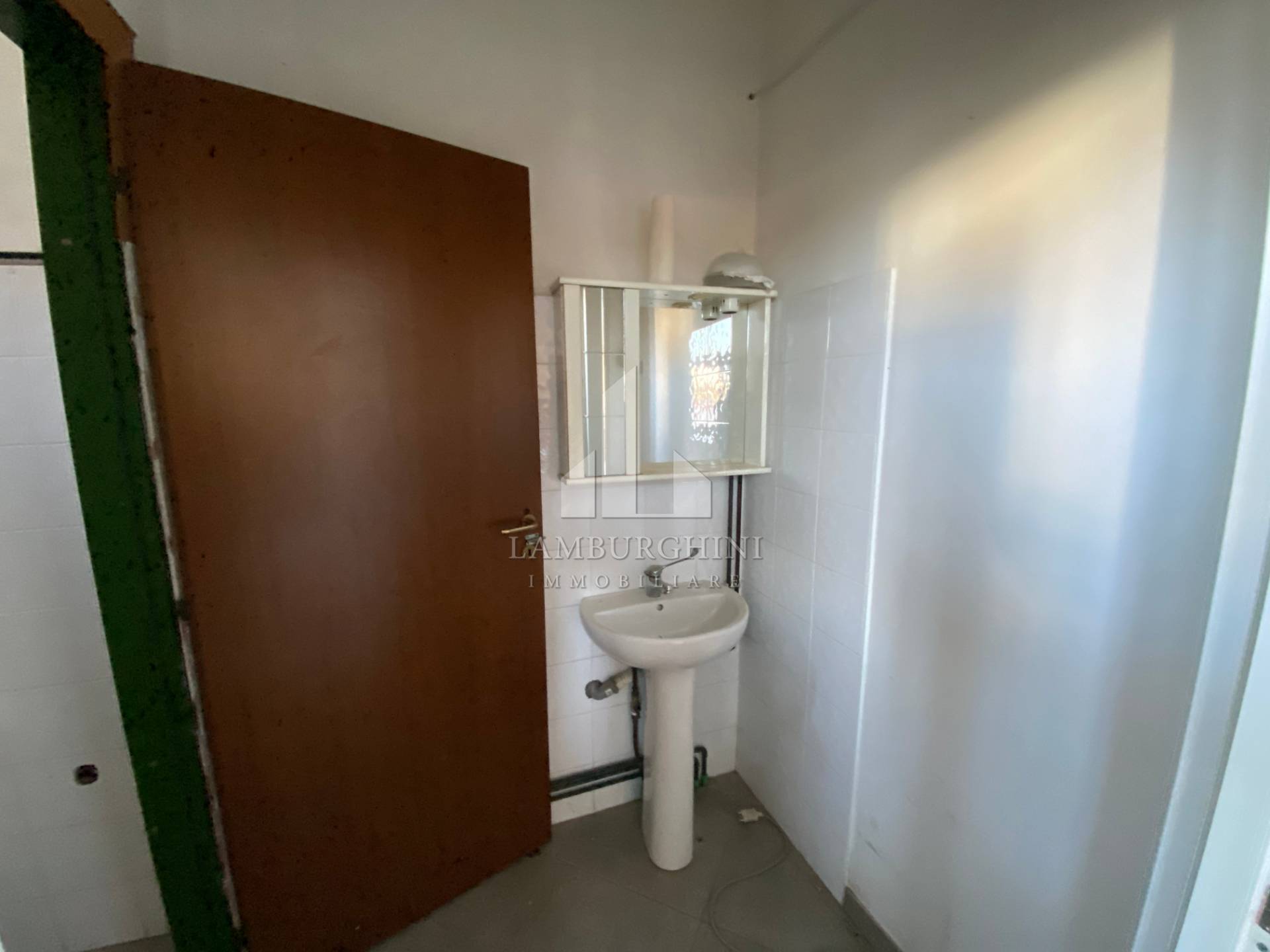 Negozio in affitto a Ferrara