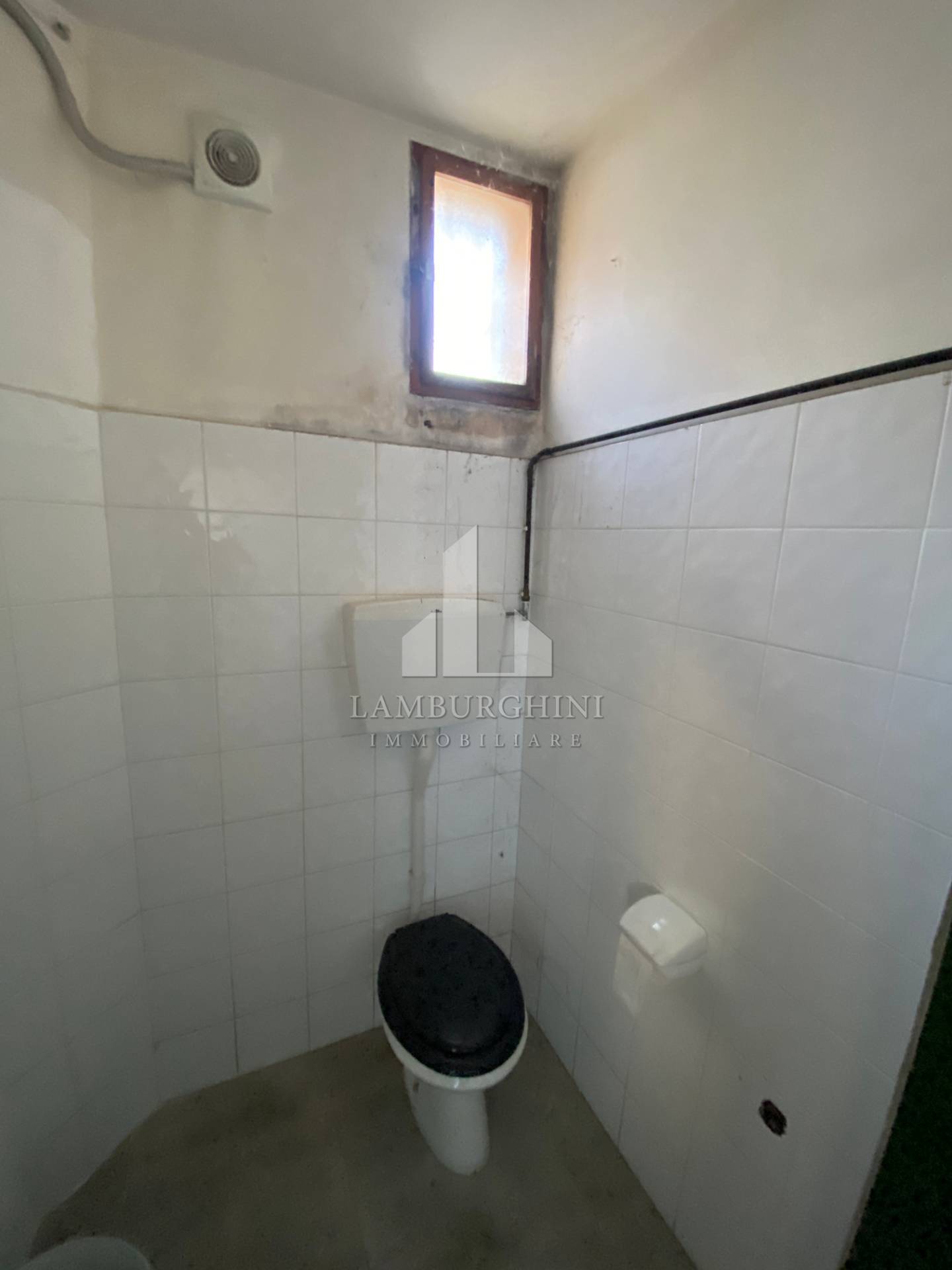 Negozio in affitto a Ferrara