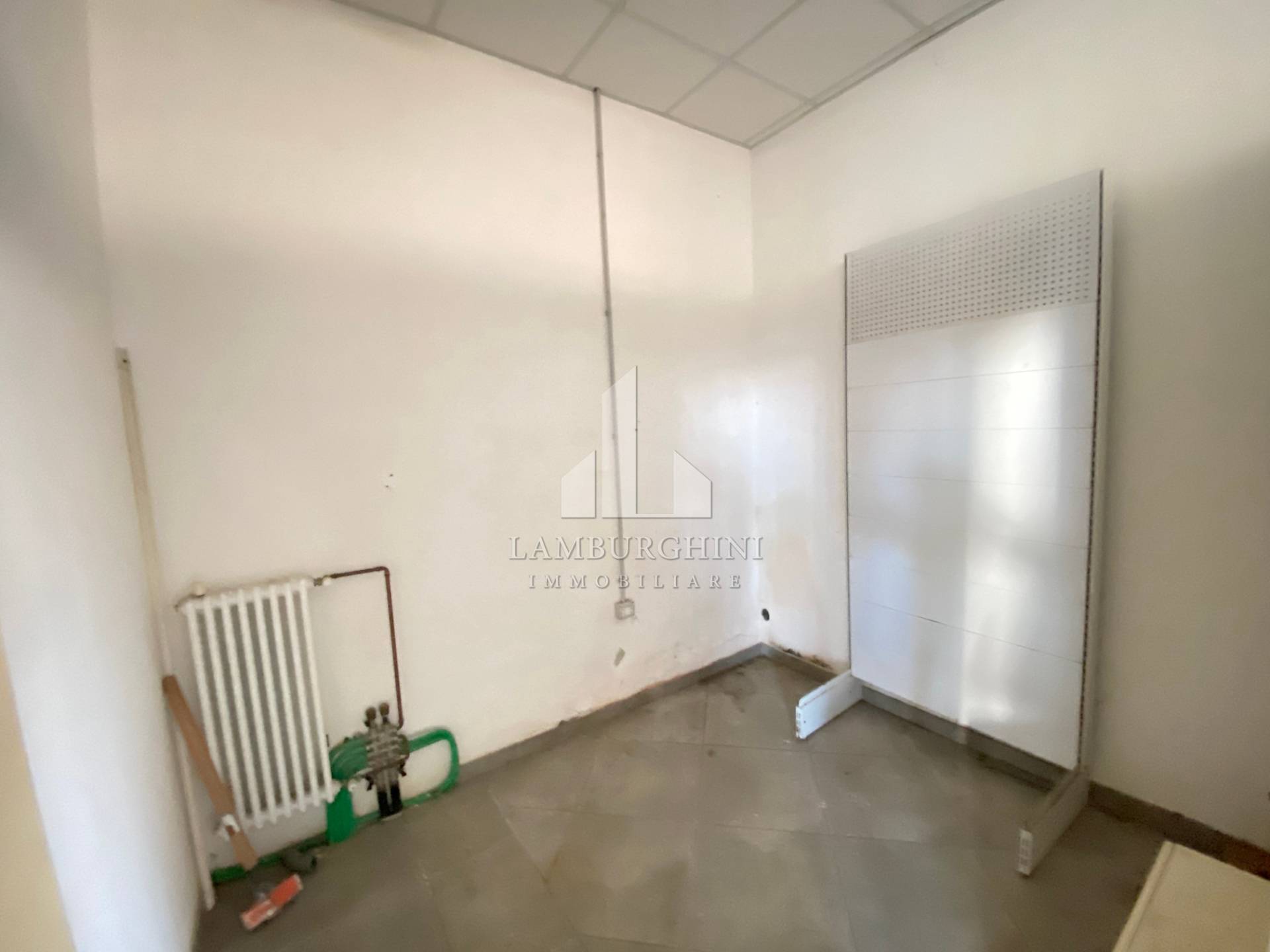 Negozio in affitto a Ferrara