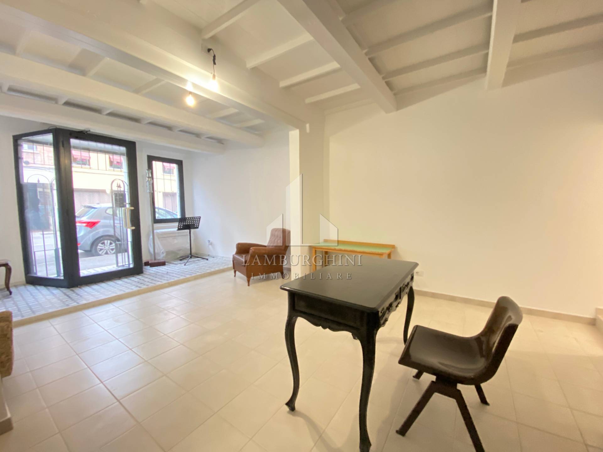 Negozio in affitto a Ferrara, Entro Mura