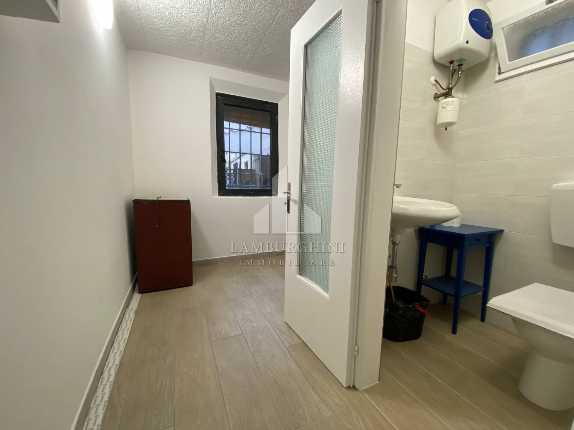 Negozio in vendita a Ferrara, Entro Mura