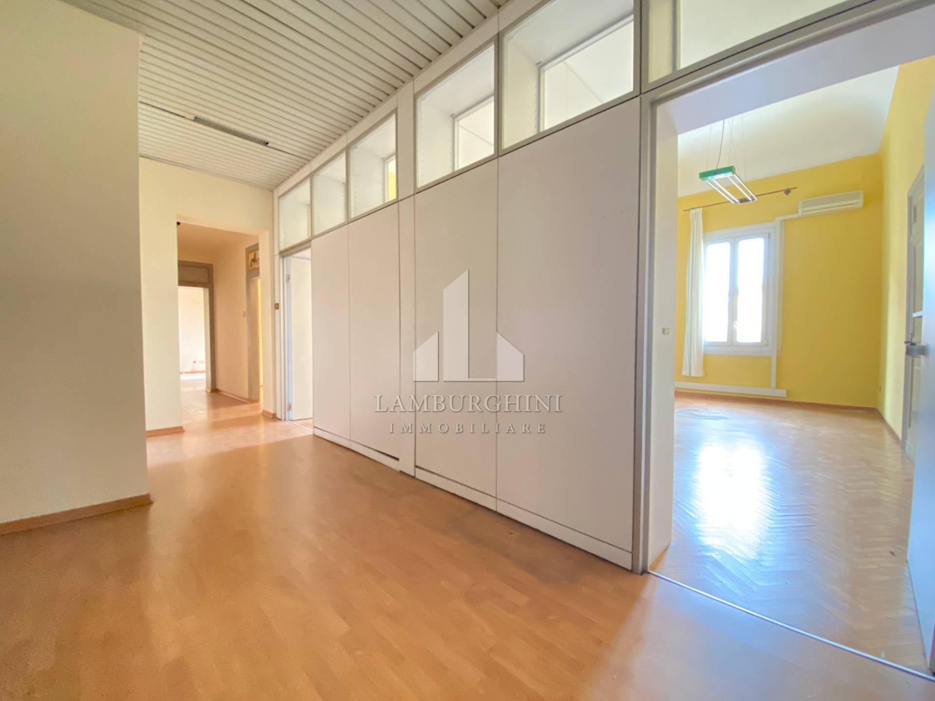 Ufficio in affitto a Ferrara, Centro storico