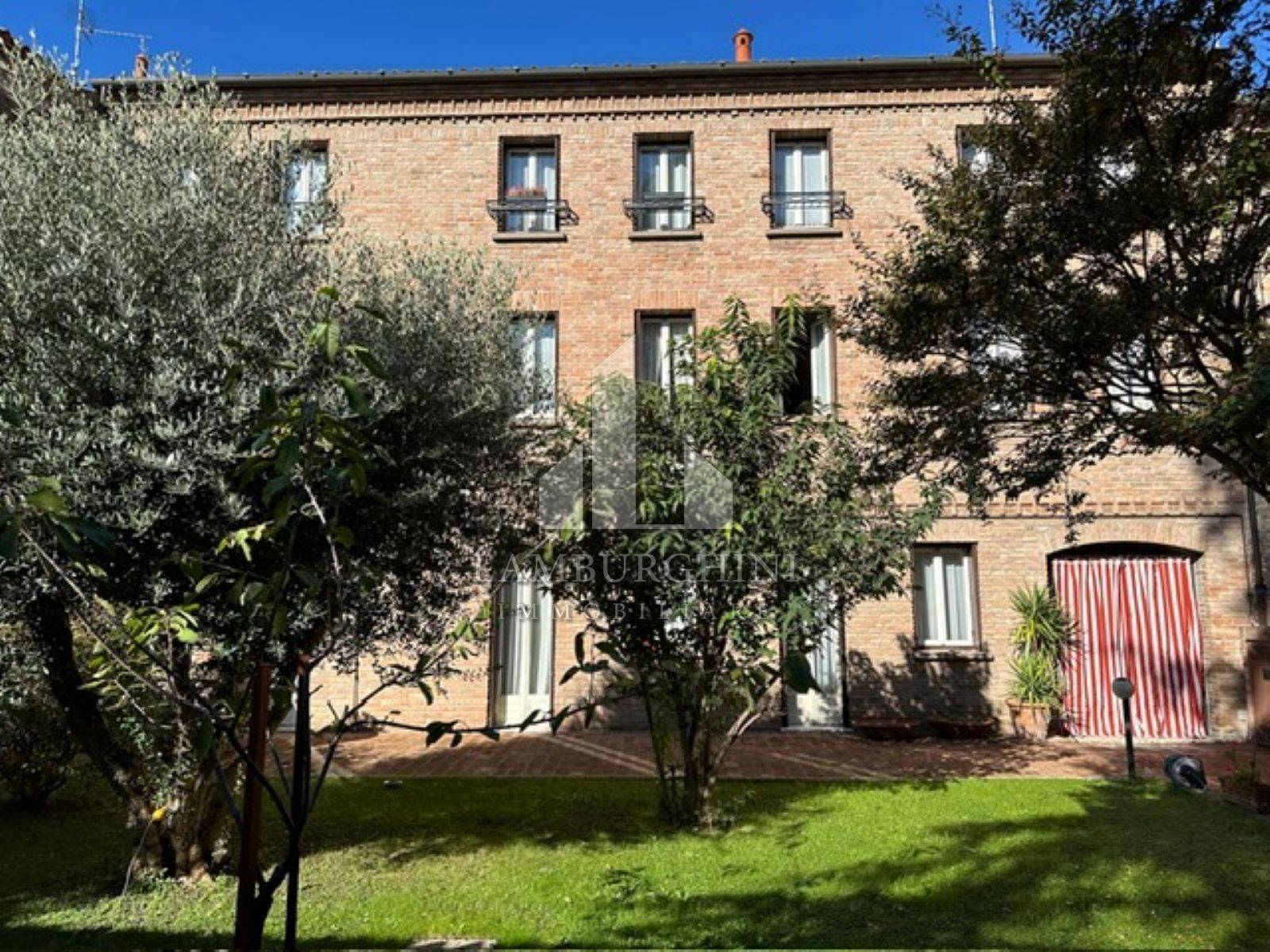 Palazzo in vendita a Ferrara, Entro Mura