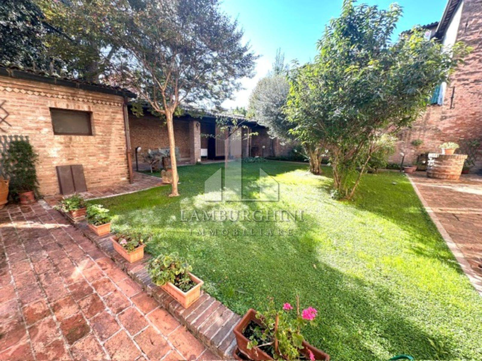 Palazzo in vendita a Ferrara, Entro Mura