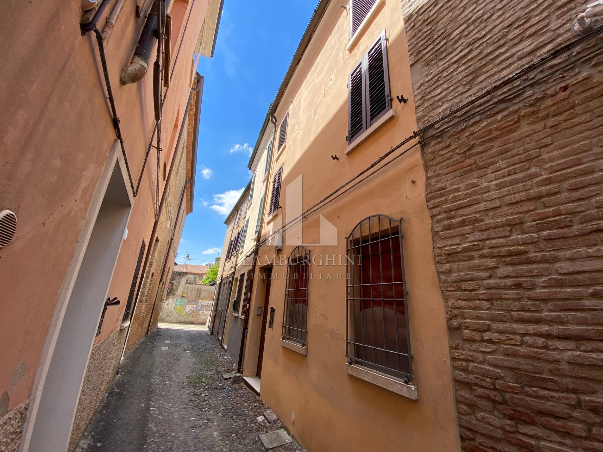 Casa indipendente in vendita a Ferrara, Centro storico