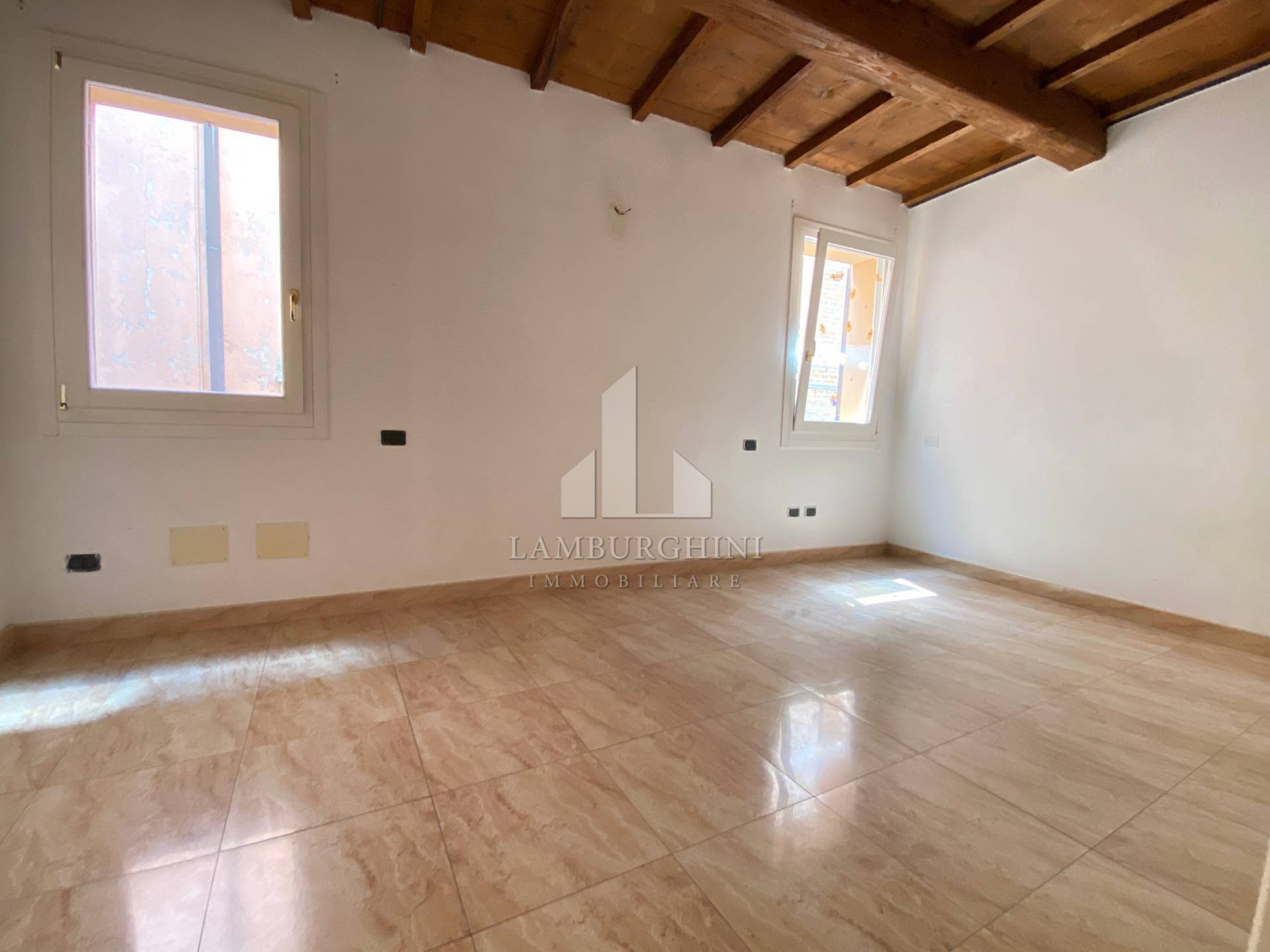 Casa indipendente in vendita a Ferrara, Centro storico