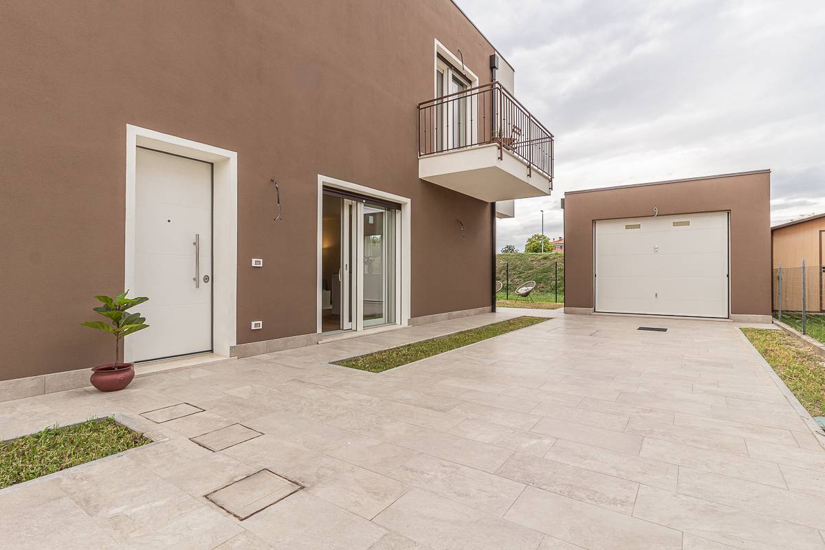Trifamiliare in vendita a Ferrara, Borgo Punta