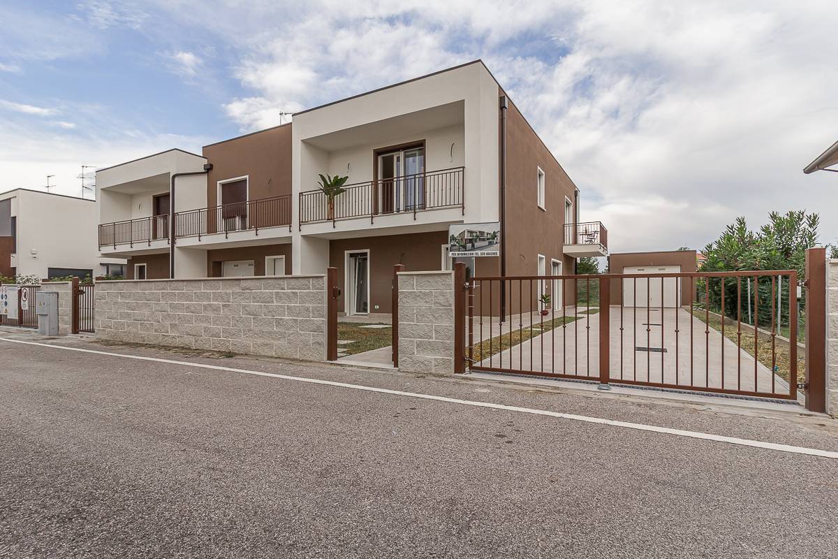 Trifamiliare in vendita a Ferrara, Borgo Punta