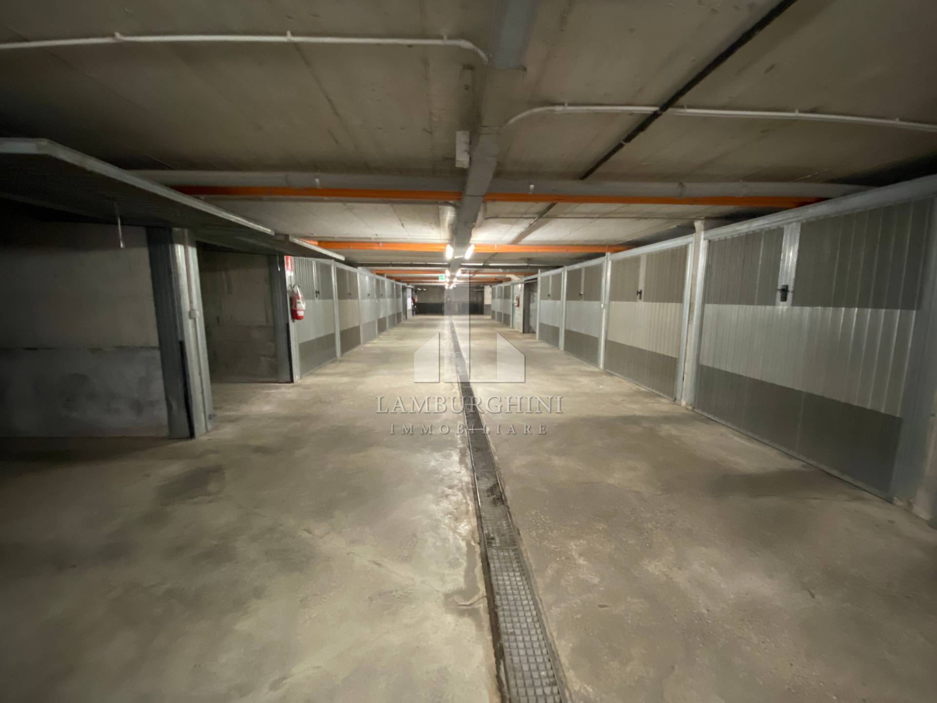 Box o garage in affitto a Ferrara, Centro storico