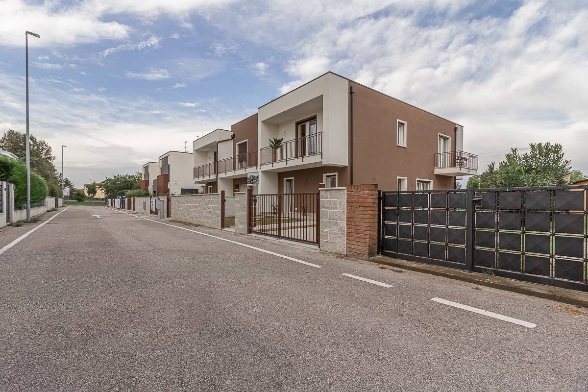 Trifamiliare in vendita a Ferrara, Borgo Punta