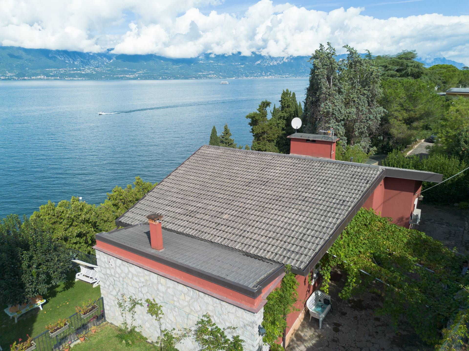 Villa con terrazzo a Torri del Benaco