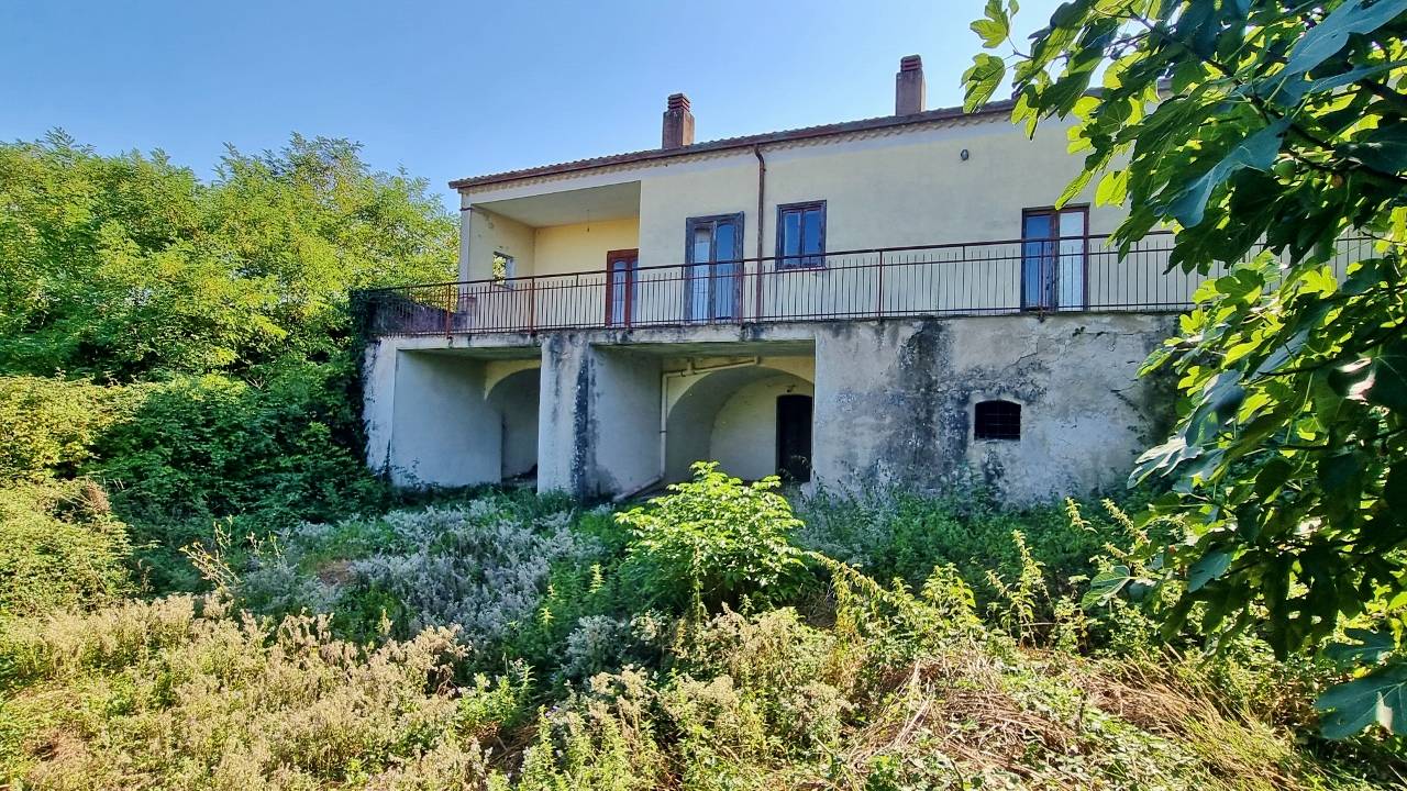 Casa Indipendente in vendita a Castel Baronia