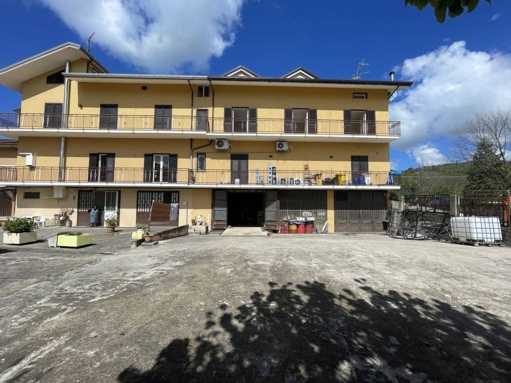 Soluzione indipendente bifamiliare in vendita a Volturara Irpina