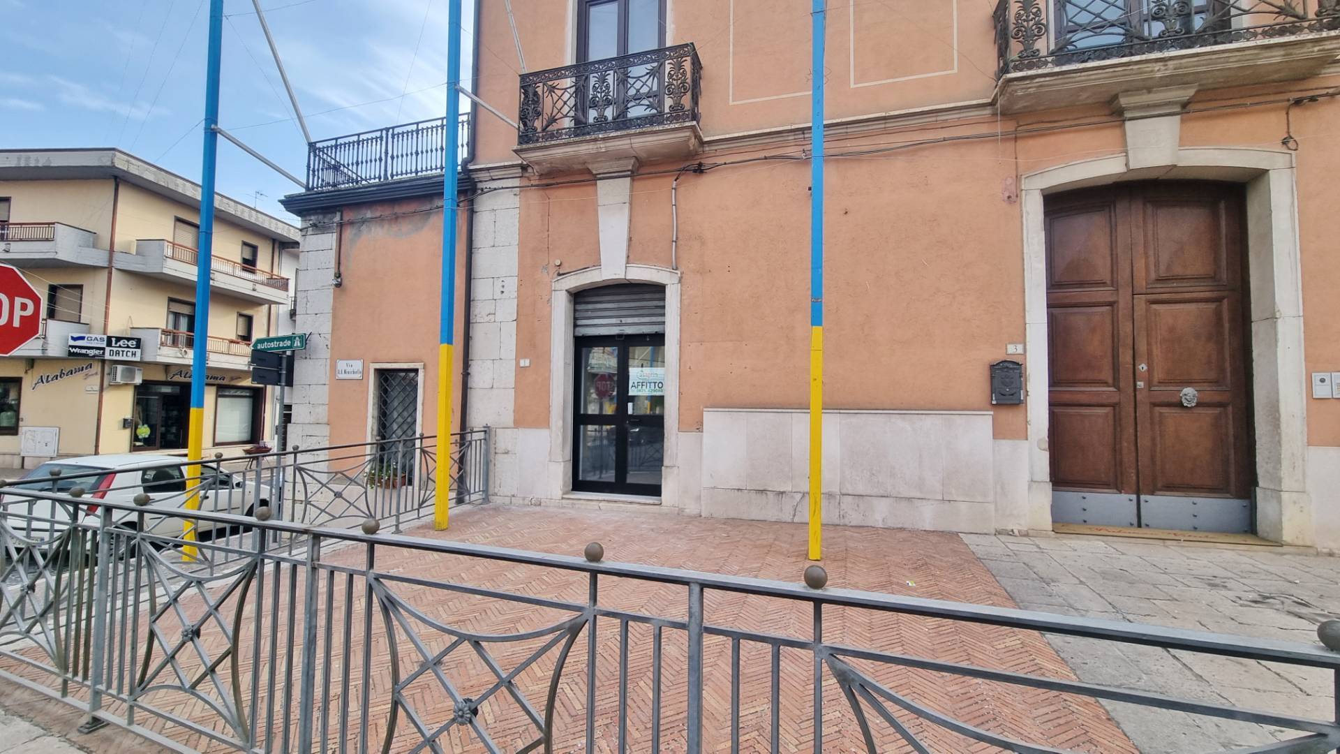 Locale commerciale in affitto a Grottaminarda