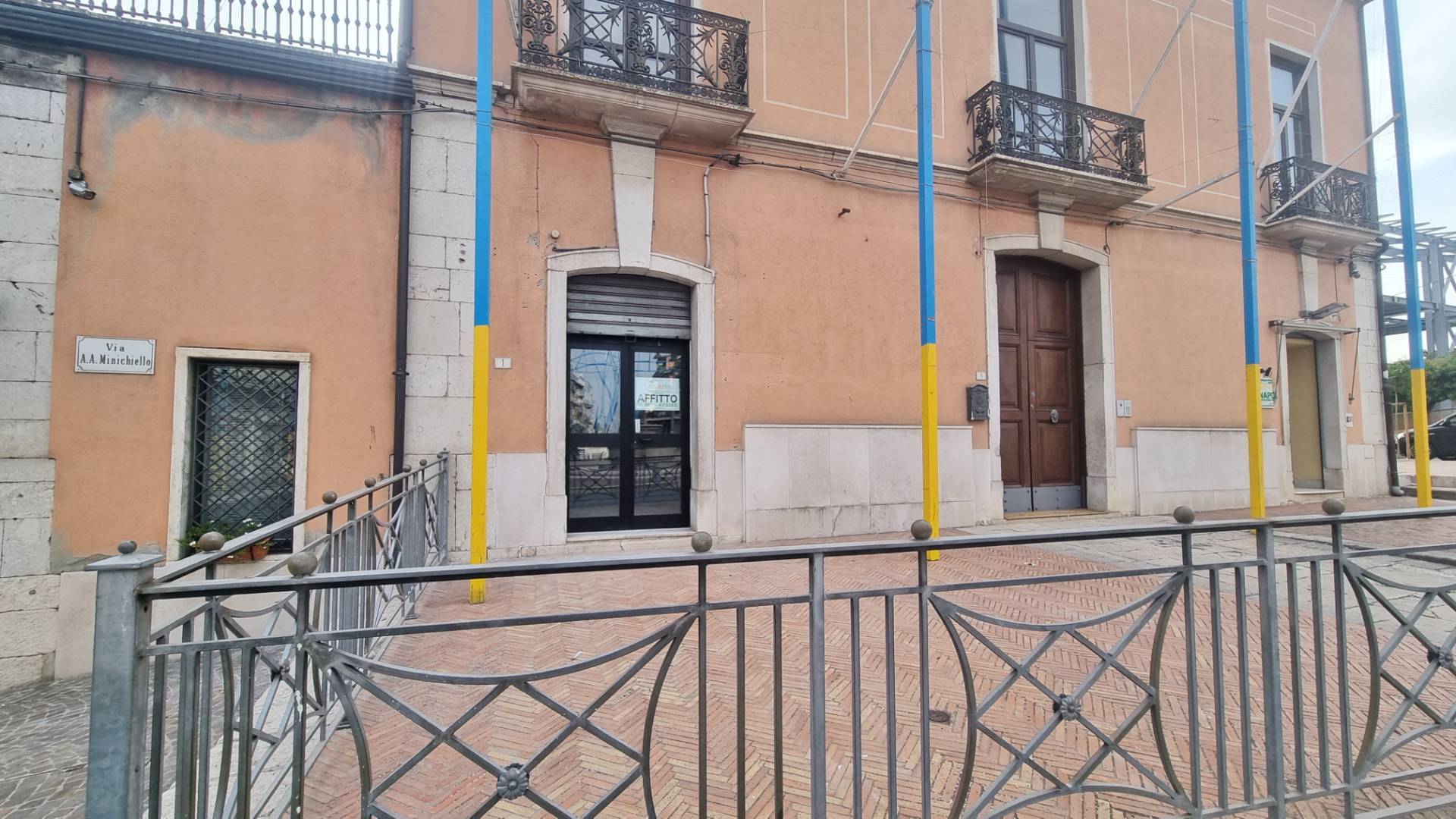 Locale commerciale in affitto a Grottaminarda