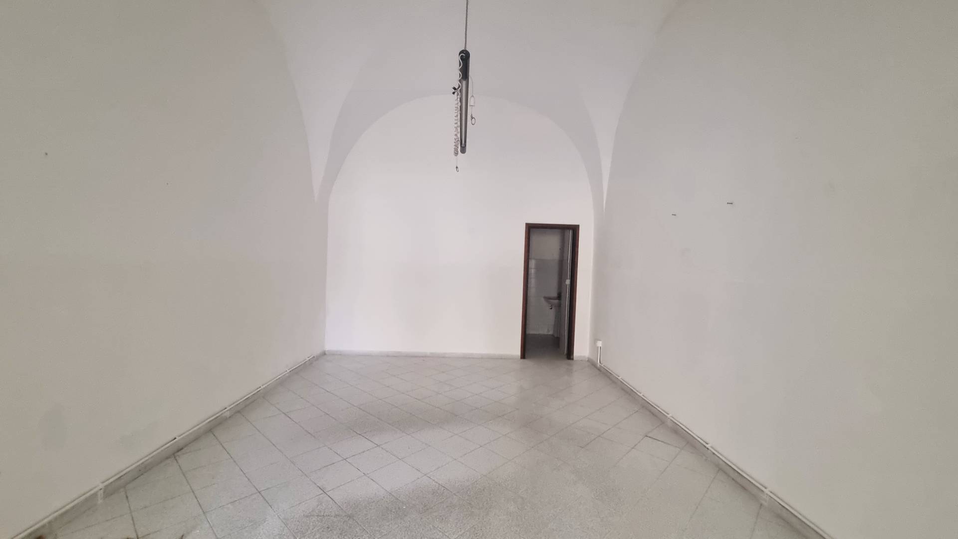 Locale commerciale in affitto a Grottaminarda