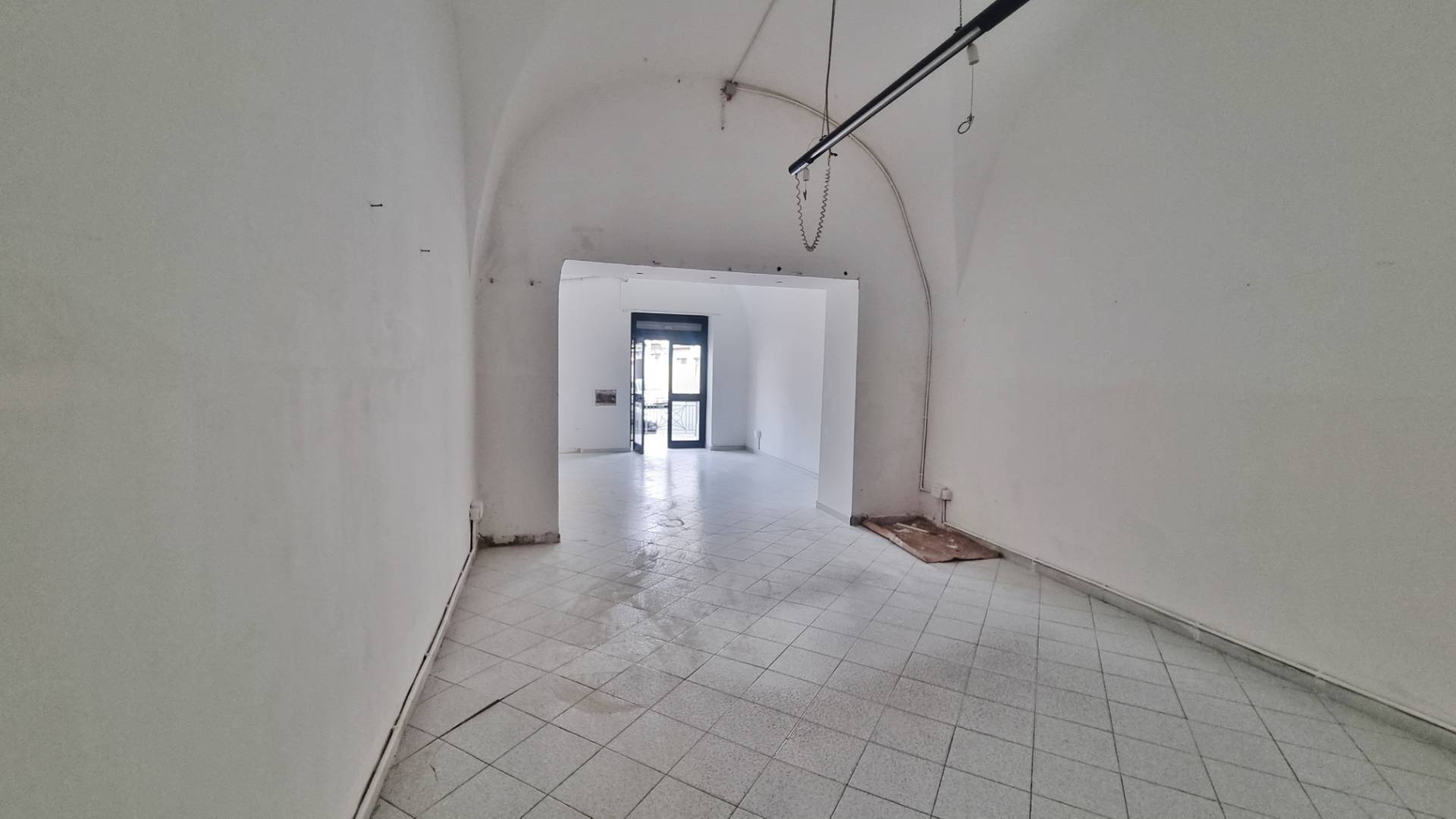 Locale commerciale in affitto a Grottaminarda