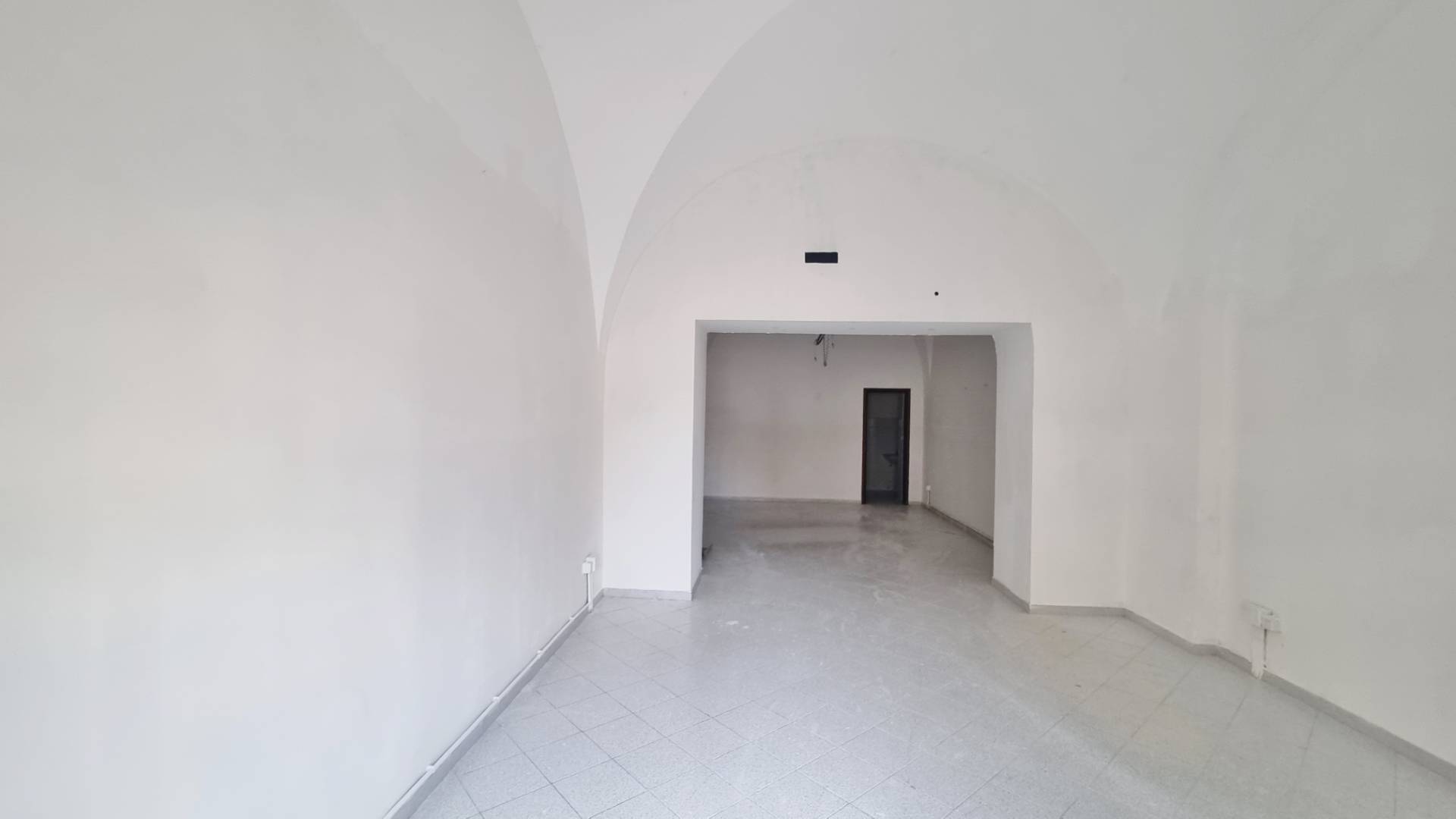 Locale commerciale in affitto a Grottaminarda