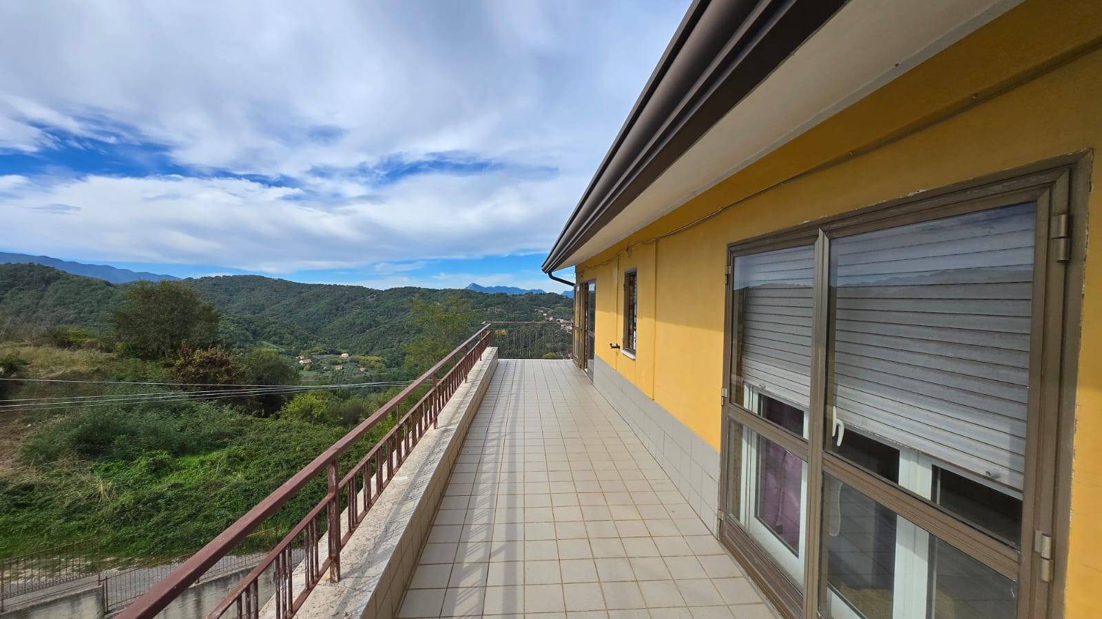 appartamento con terrazzo in vendita a Montefusco