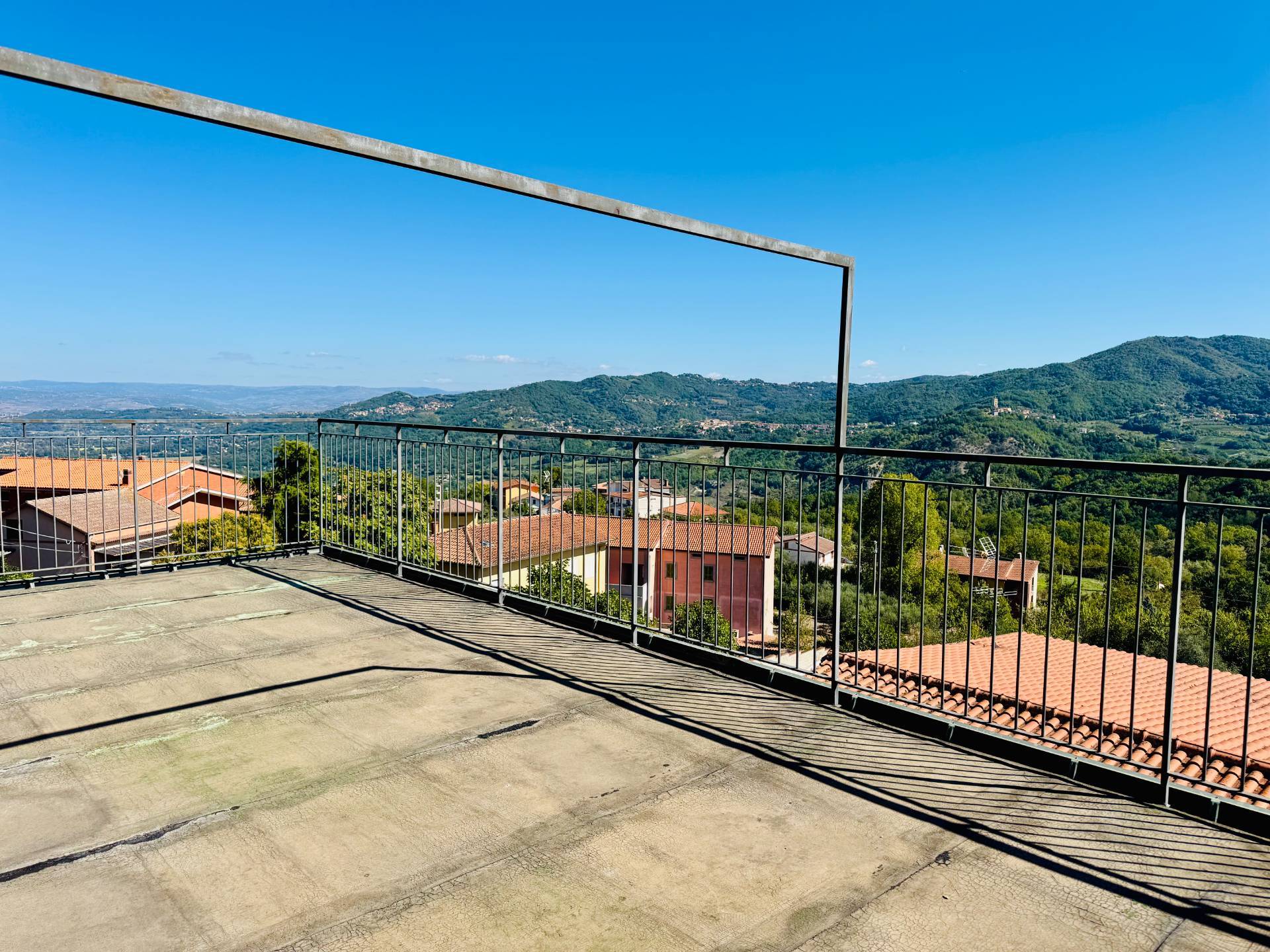 appartamento con terrazzo in vendita a Ceppaloni