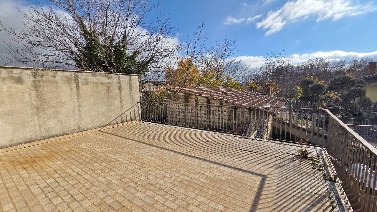 Casa Indipendente in vendita a Vallesaccarda