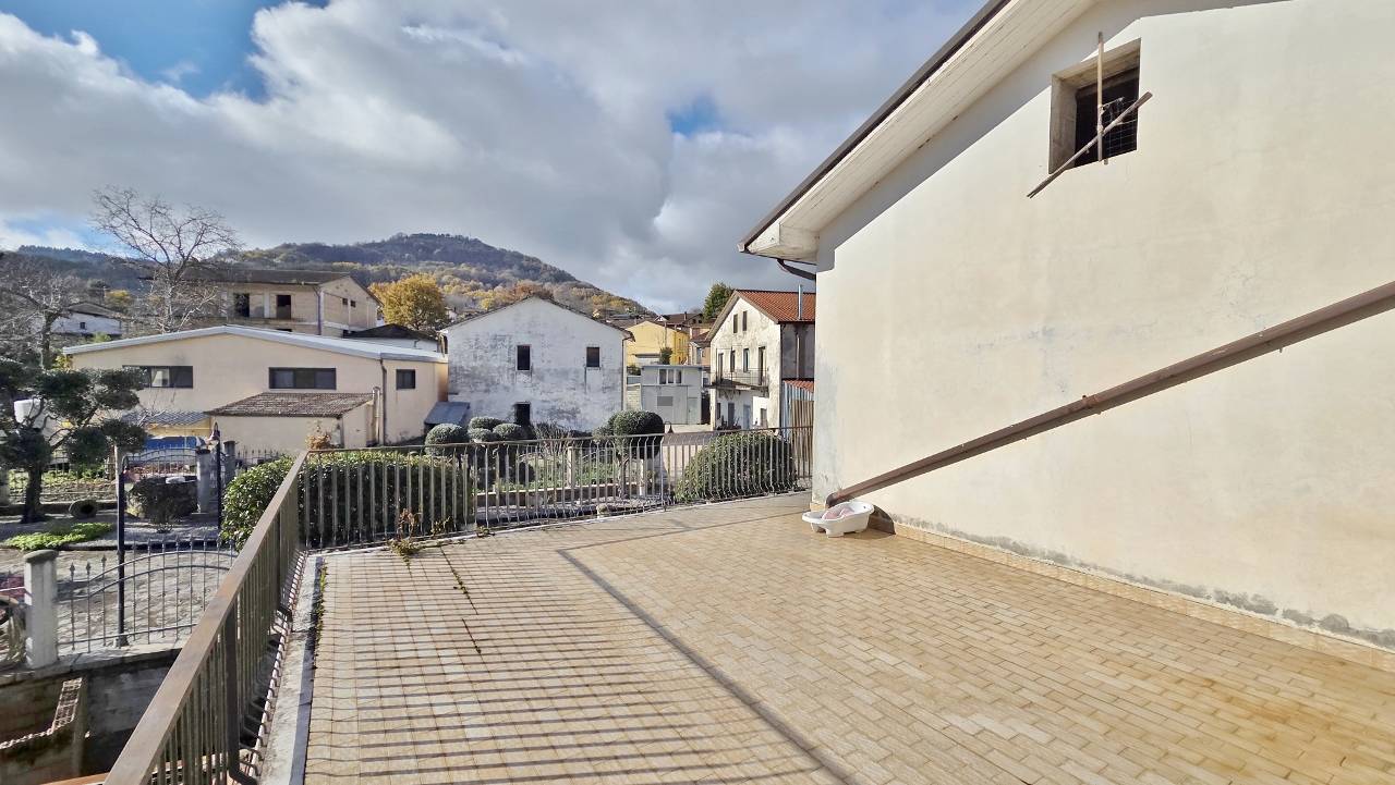 Casa Indipendente in vendita a Vallesaccarda