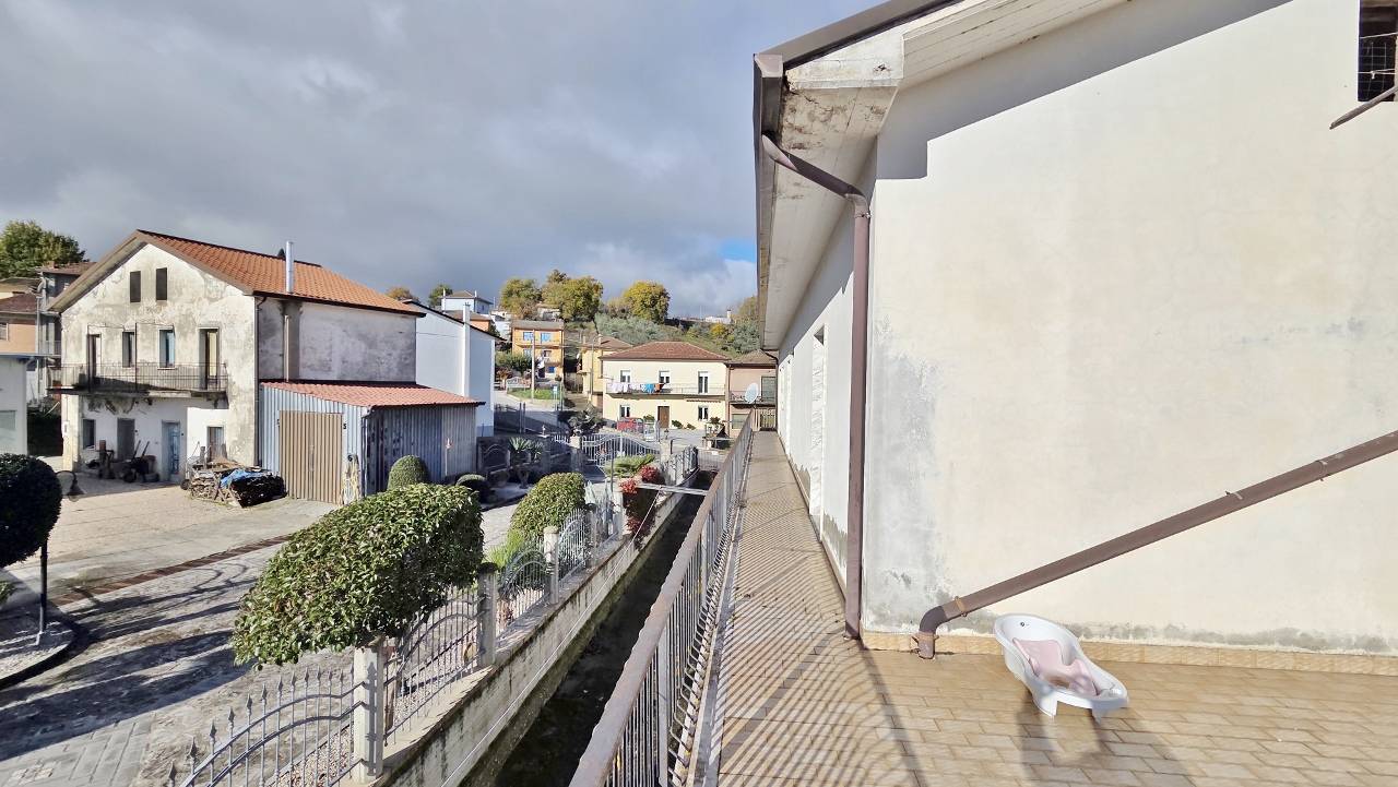 Casa Indipendente in vendita a Vallesaccarda