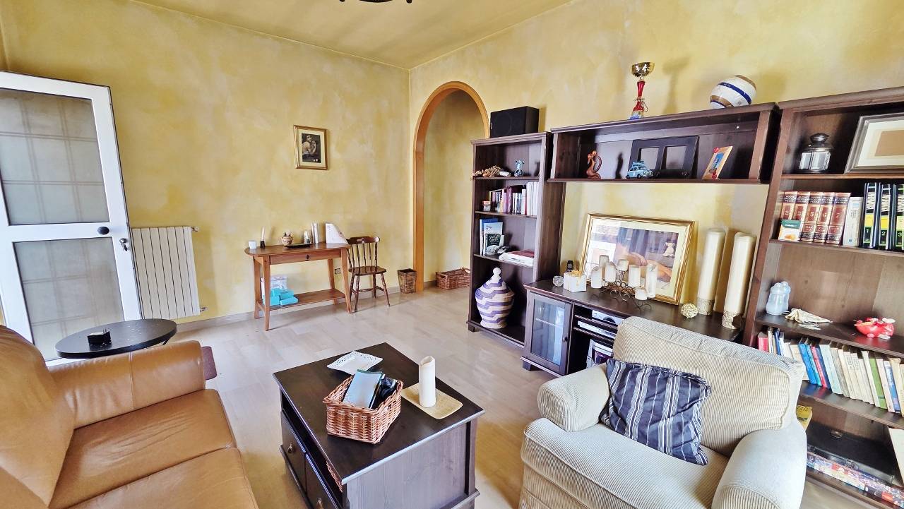 Casa Indipendente in vendita a Vallesaccarda