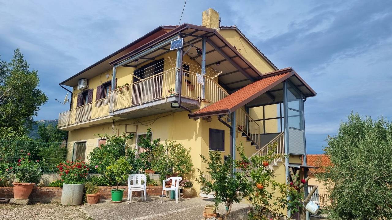 appartamento con giardino in vendita a Frigento