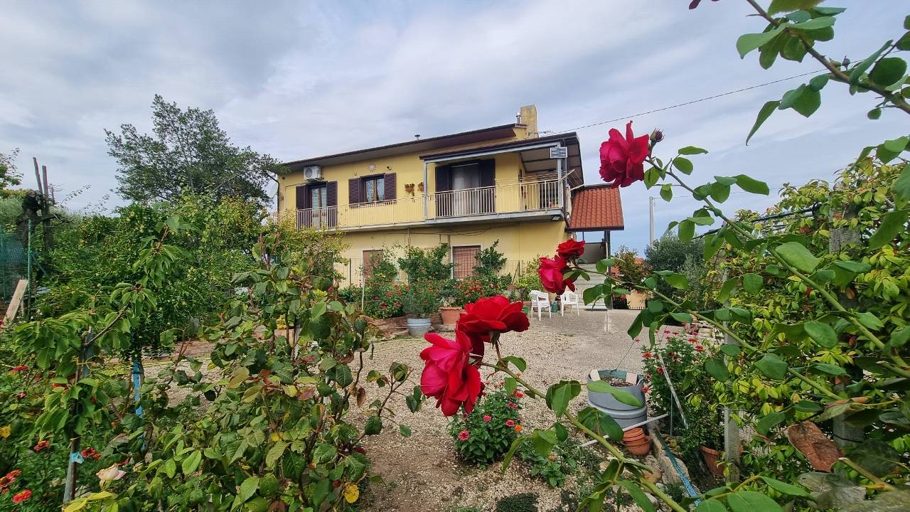 appartamento con giardino in vendita a Frigento