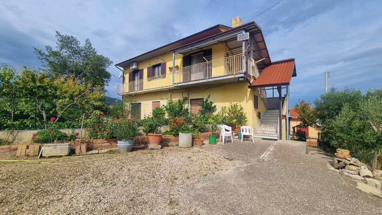 appartamento con giardino in vendita a Frigento