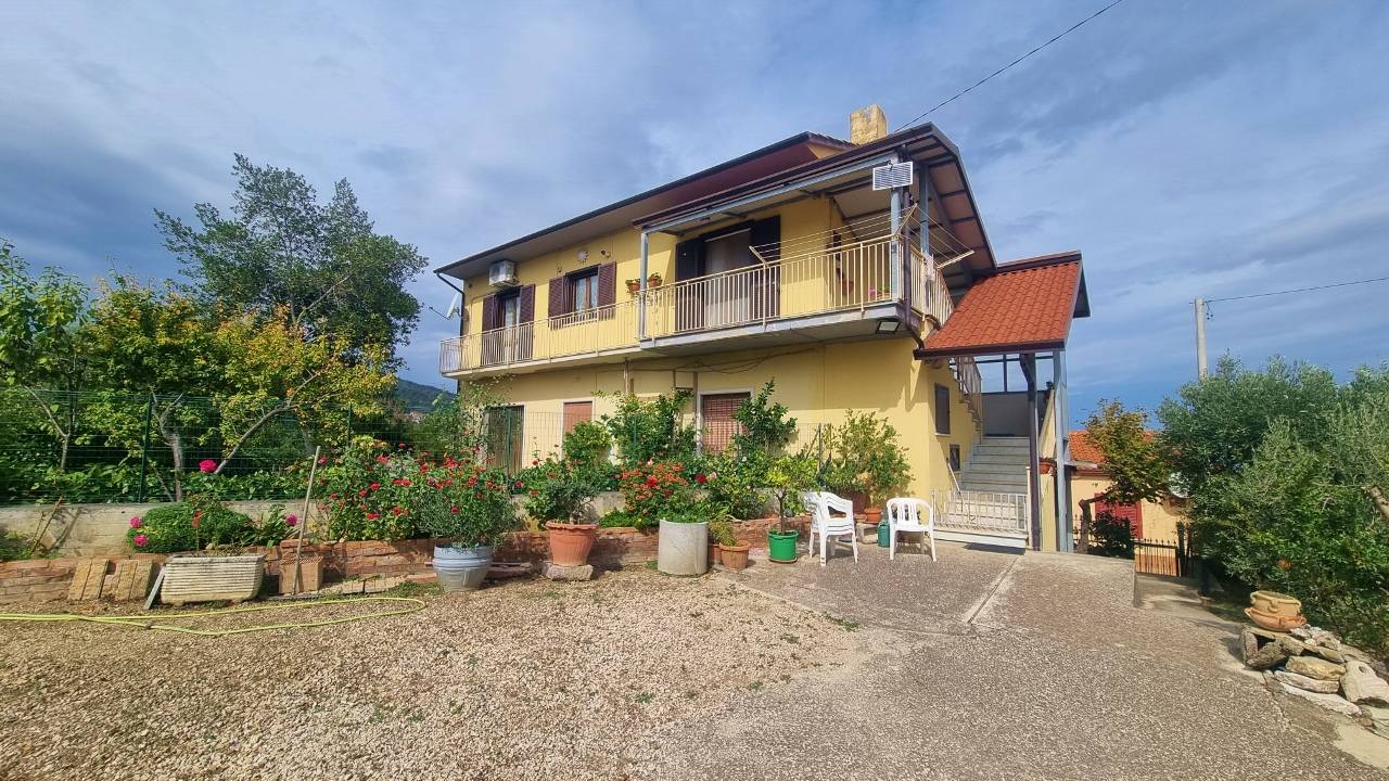 appartamento con giardino in vendita a Frigento