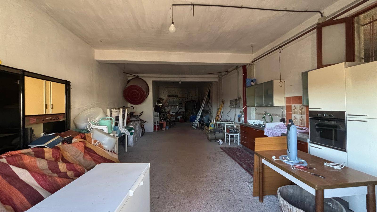 Box/ Posto auto in vendita a Paduli