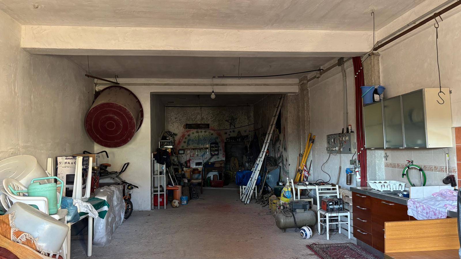 Box/ Posto auto in vendita a Paduli