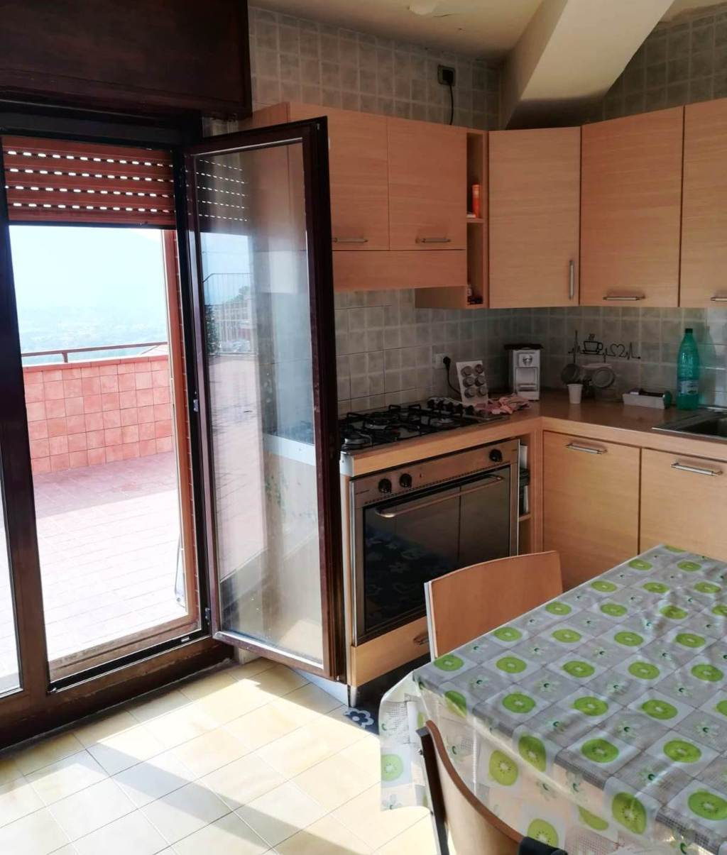 appartamento con terrazzo in vendita a Mercogliano